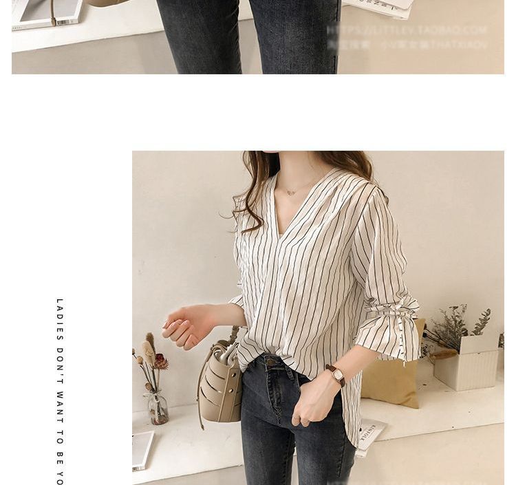 Arroba - Blouse met V-hals en geplooide klokmouwen