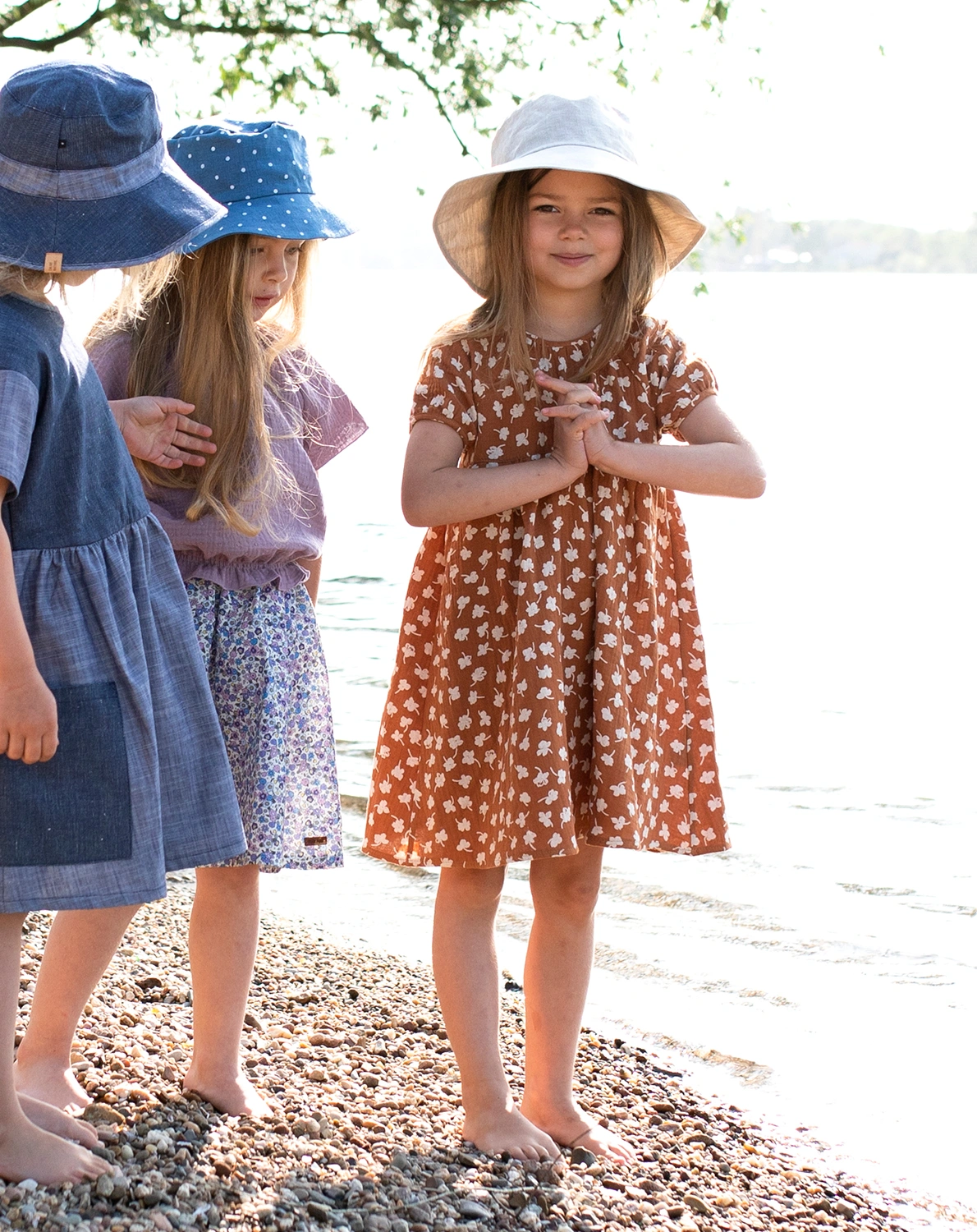 Mull-Kleid SOMMERBLUMEN in karamell