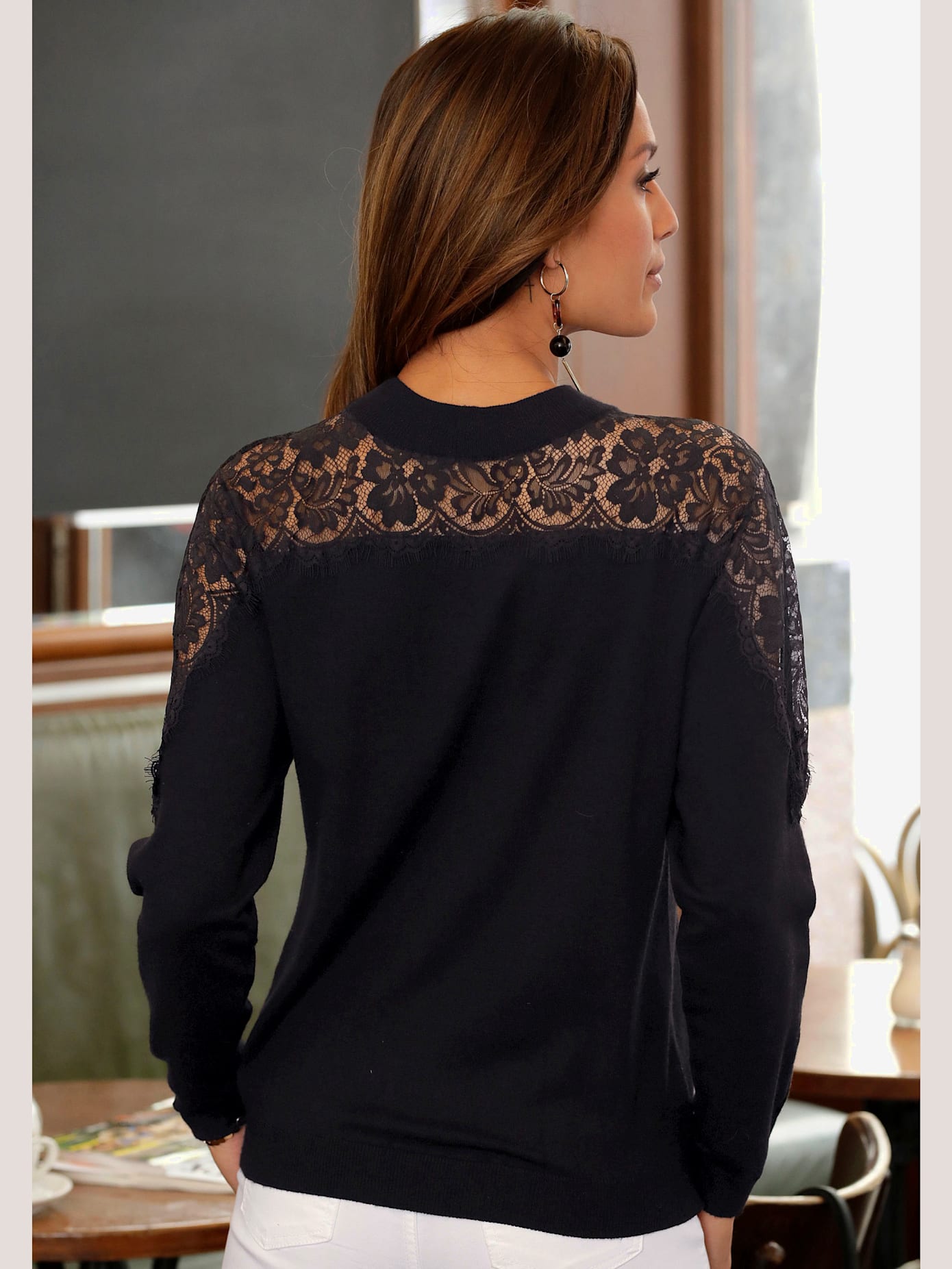 Pull en tricot pull élégant avec larges empiècements en dentelle