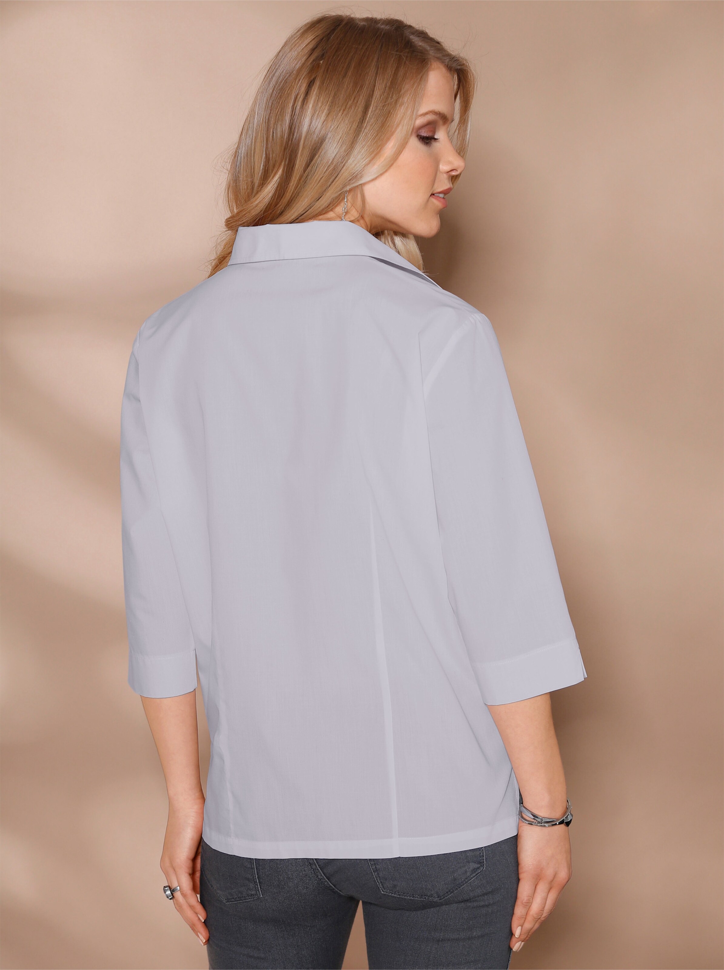 Hemdbluse mit dekorativen eckigen Knöpfen