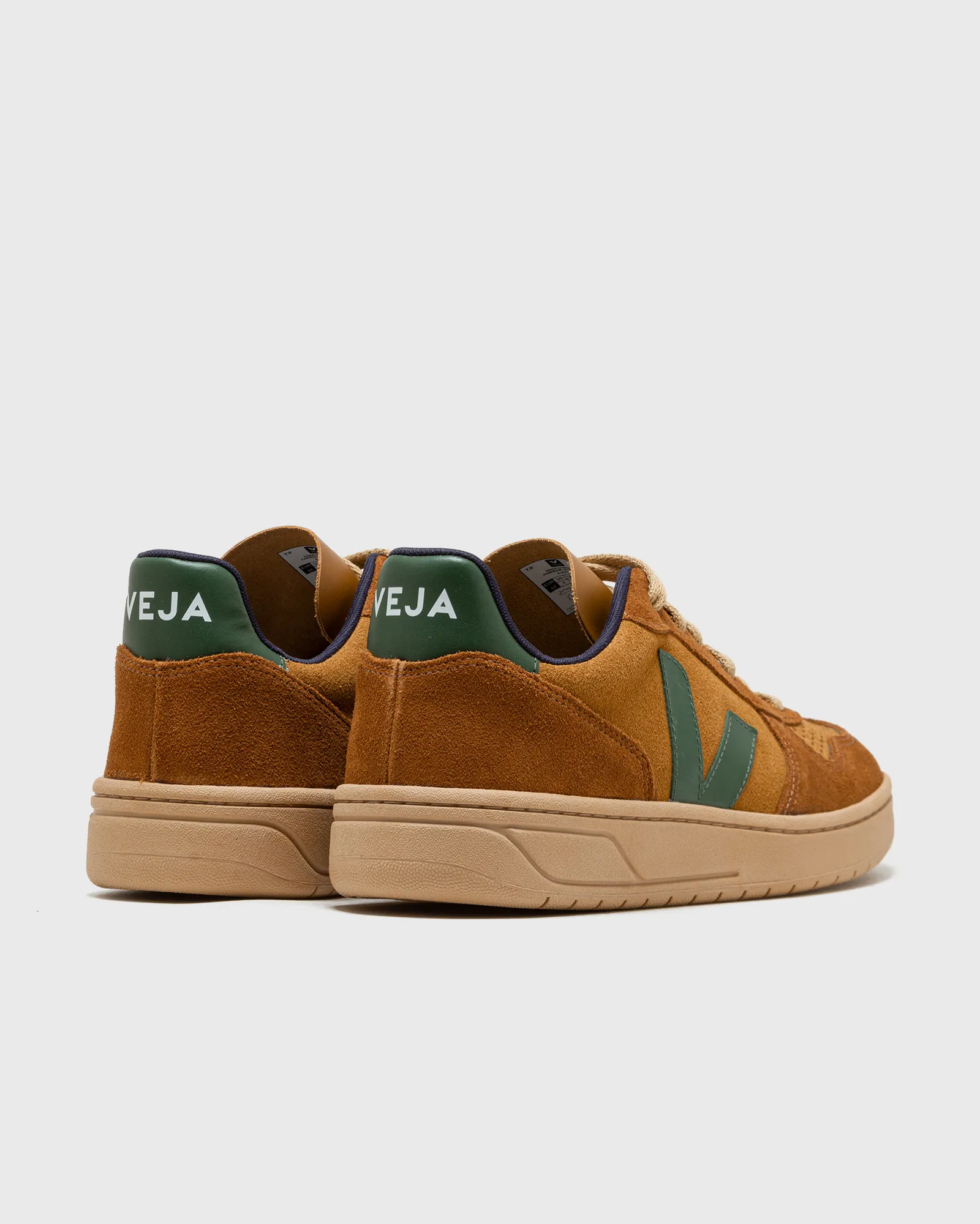 Veja V-10 SUEDE