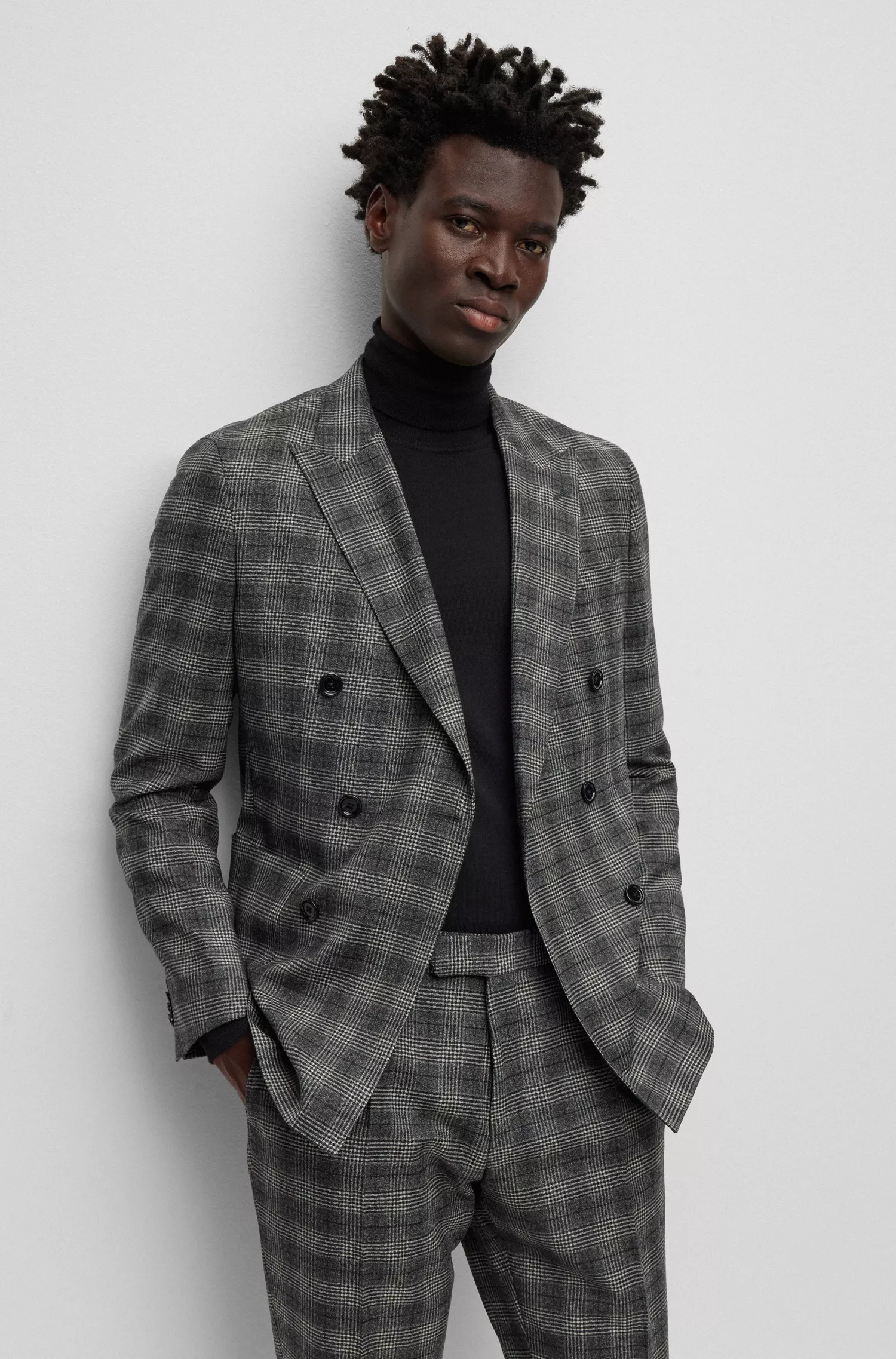Terno BOSS preto slim fit em lã elástica xadrez.