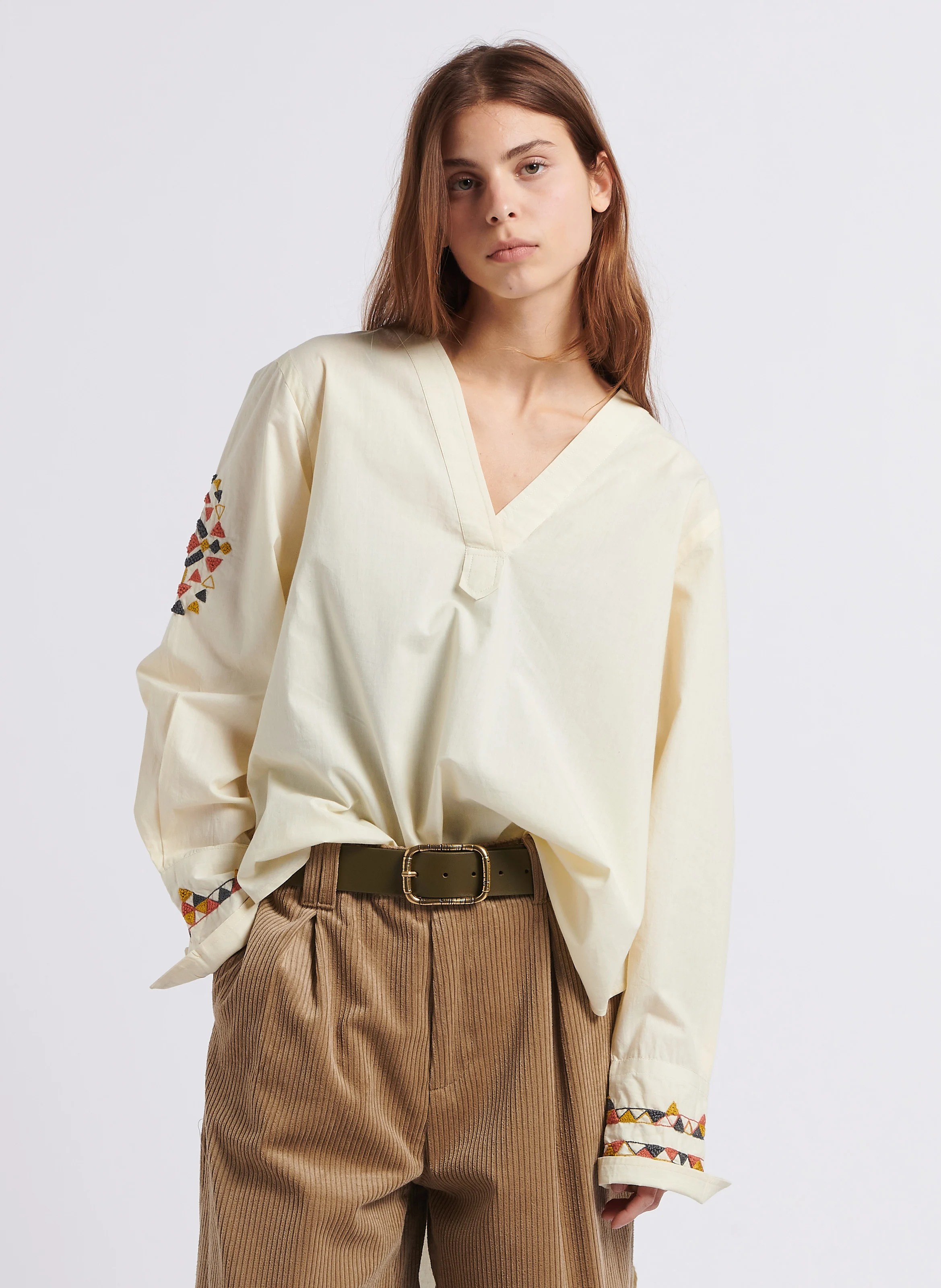 PLAYFUL - Blouse col V brodée en coton| Blanc