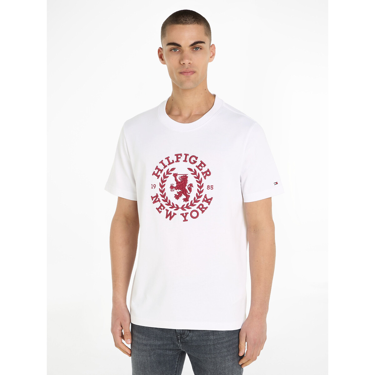 Camiseta TOMMY HILFIGER com gola redonda e logotipo.