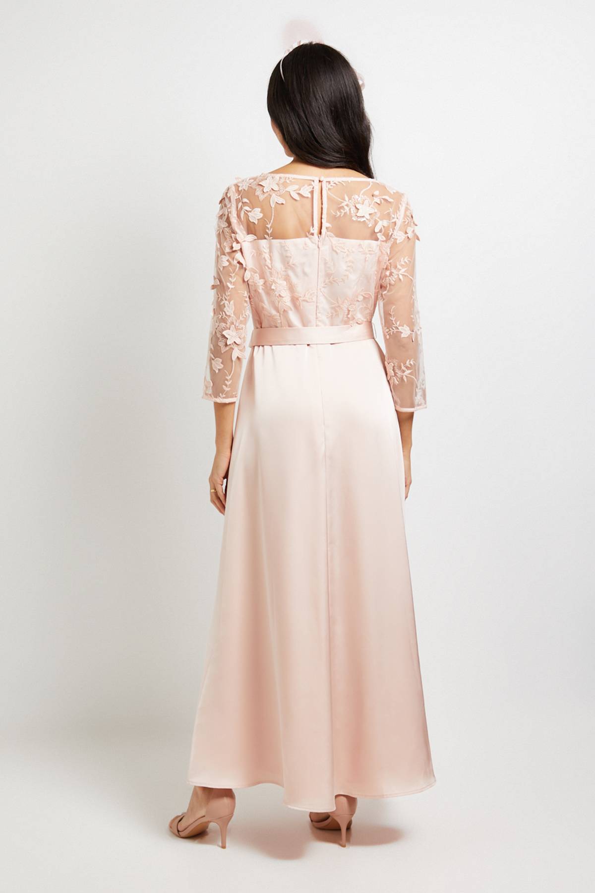 Wallis Robe Longue d'Occasion en Satin avec Superposition de Mesh