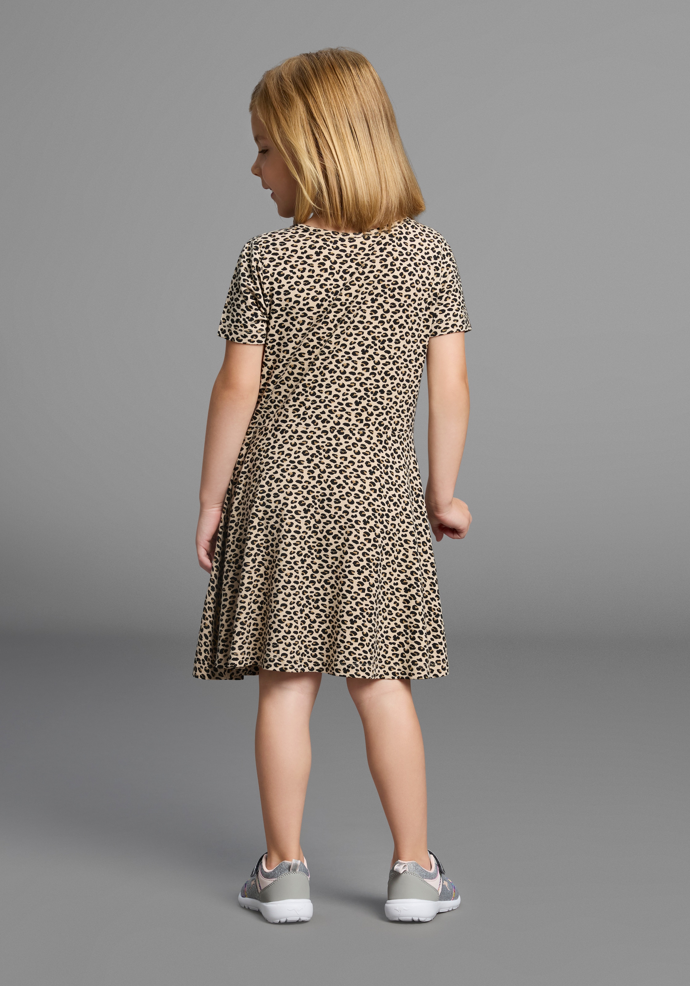 KIDSWORLD Jerseykleid »Shirtkleid in Leo-Musterung« Shirtkleid in Leo-Optik, unten austestellt