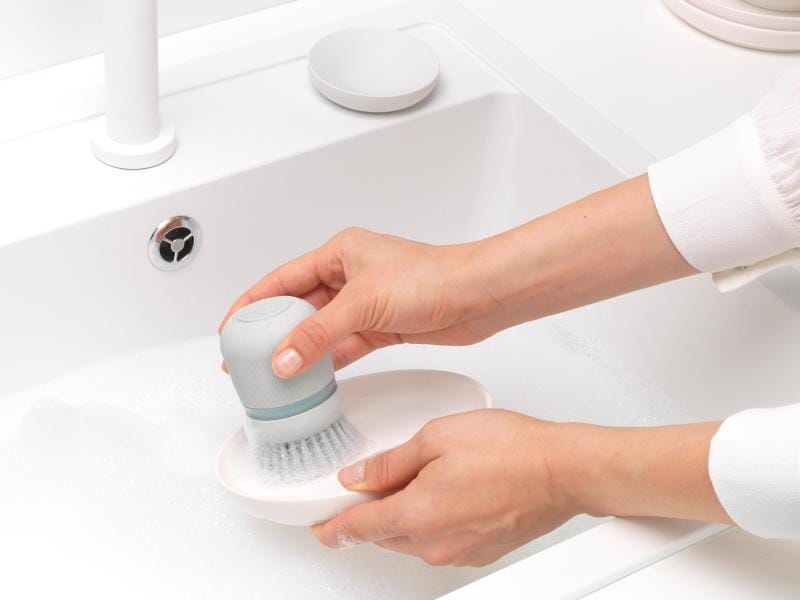 Brabantia Spülbürste mit Seifenspender Hellgrau Spülbürste mit integriertem Seifenspender Sink Side