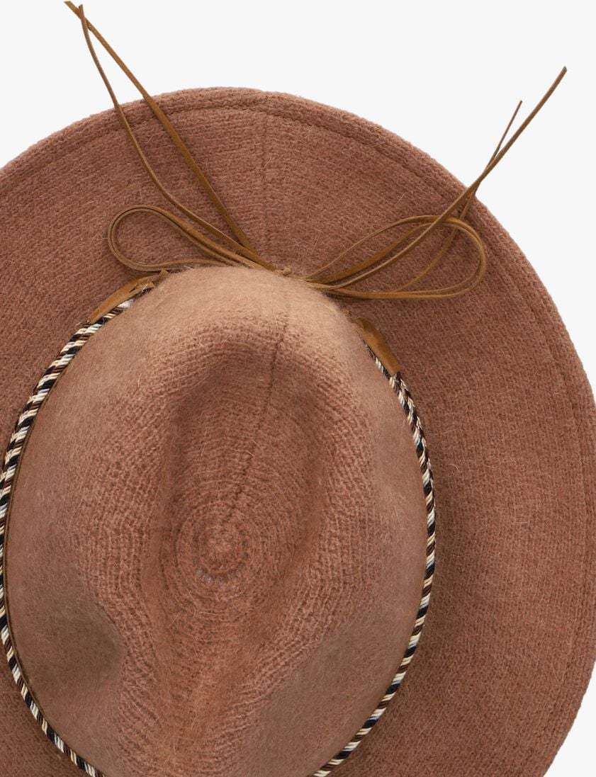 NOTRE-V camel notre-v hoed oona