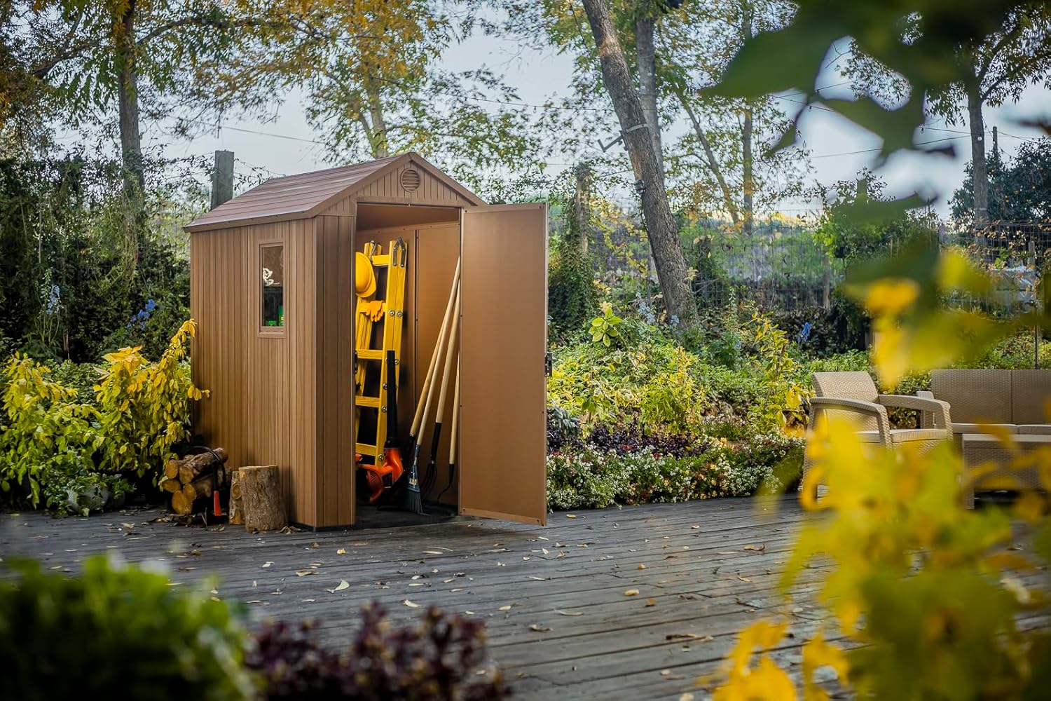Keter Gartenhaus Darwin 4 x 6, Holzoptik, braun, 2 m², 125,8 x 184,5 x 205 cm