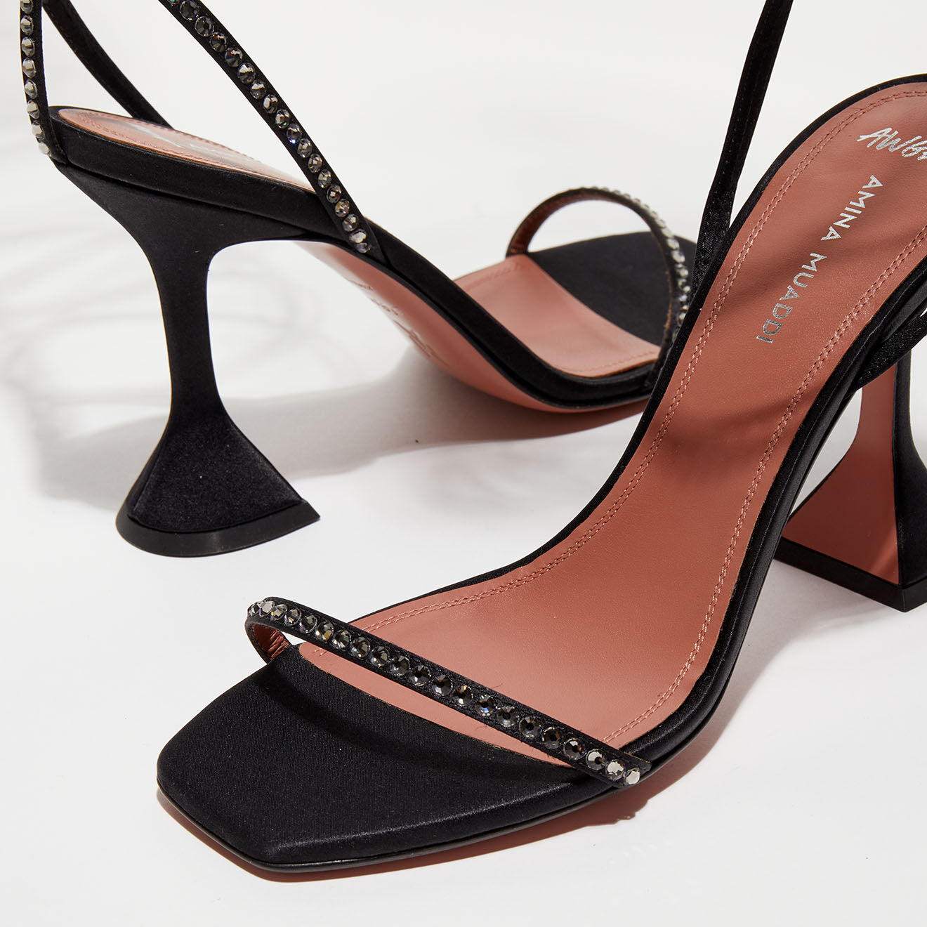 Amina Muaddi Sandales en Satin & Strass Gladi noires - Talon 10 cm