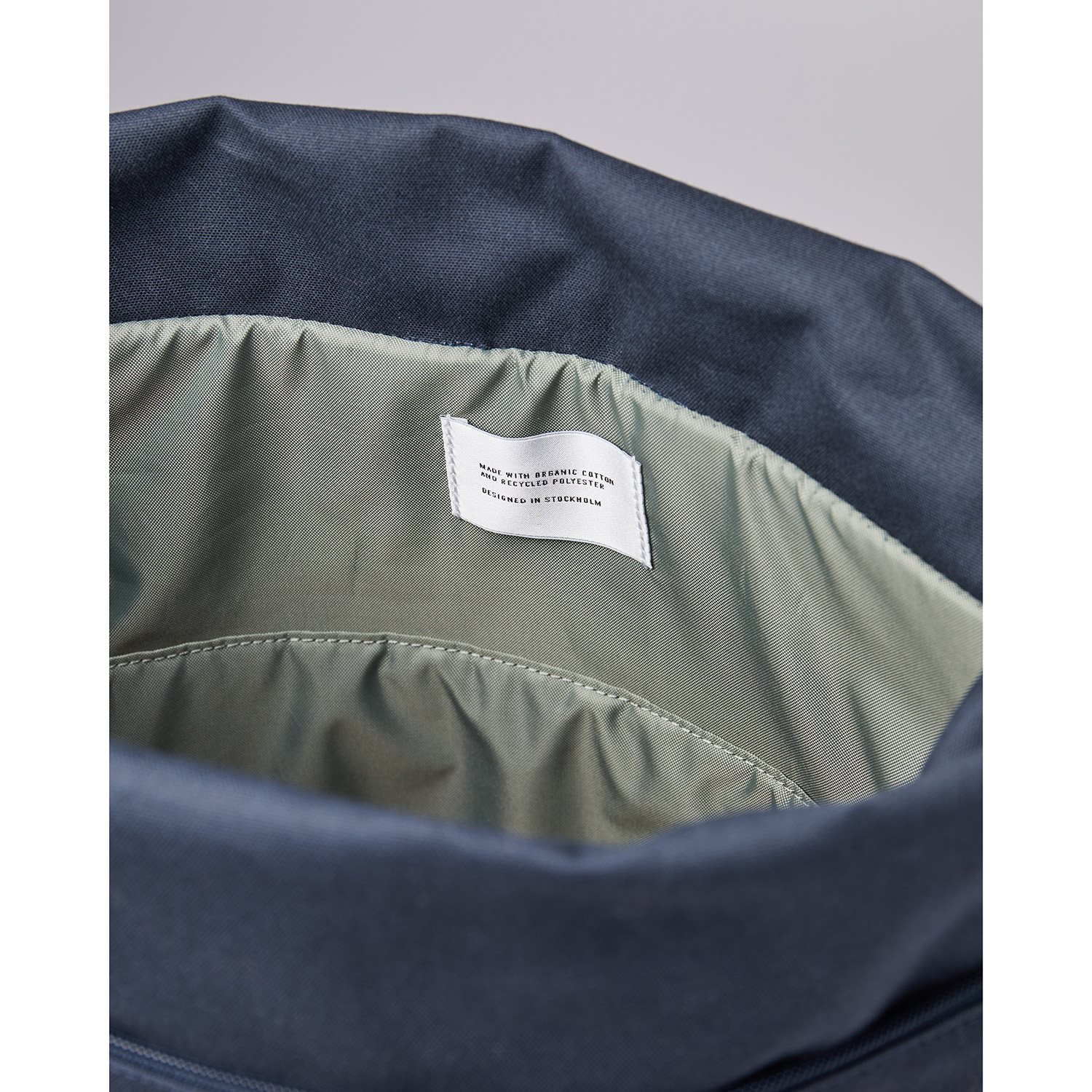 Sandqvist Alfred Backpack navy with black webbing