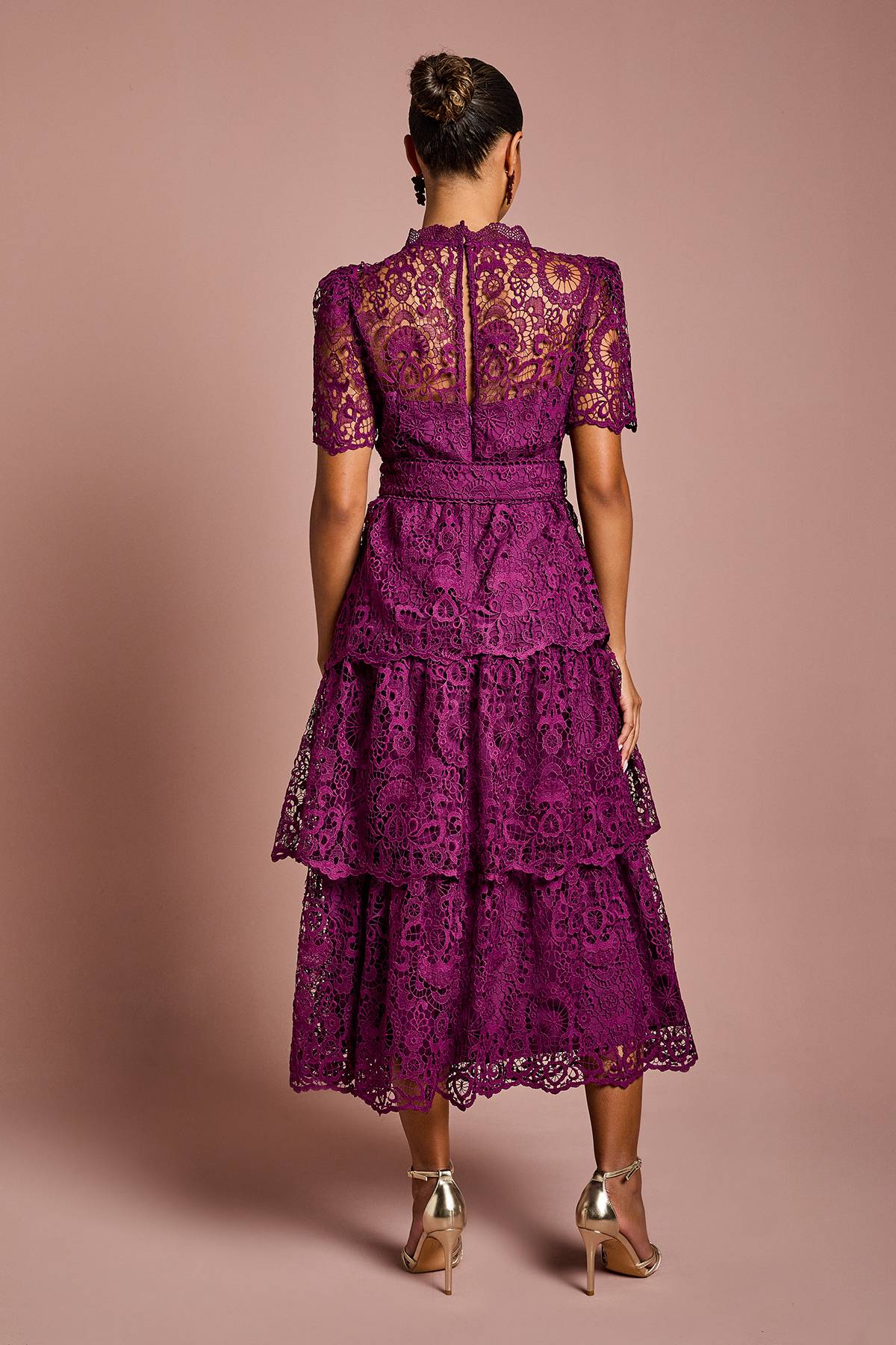 Coast Robe Midi en Dentelle à Manches Courtes et Col V Étagée Petite