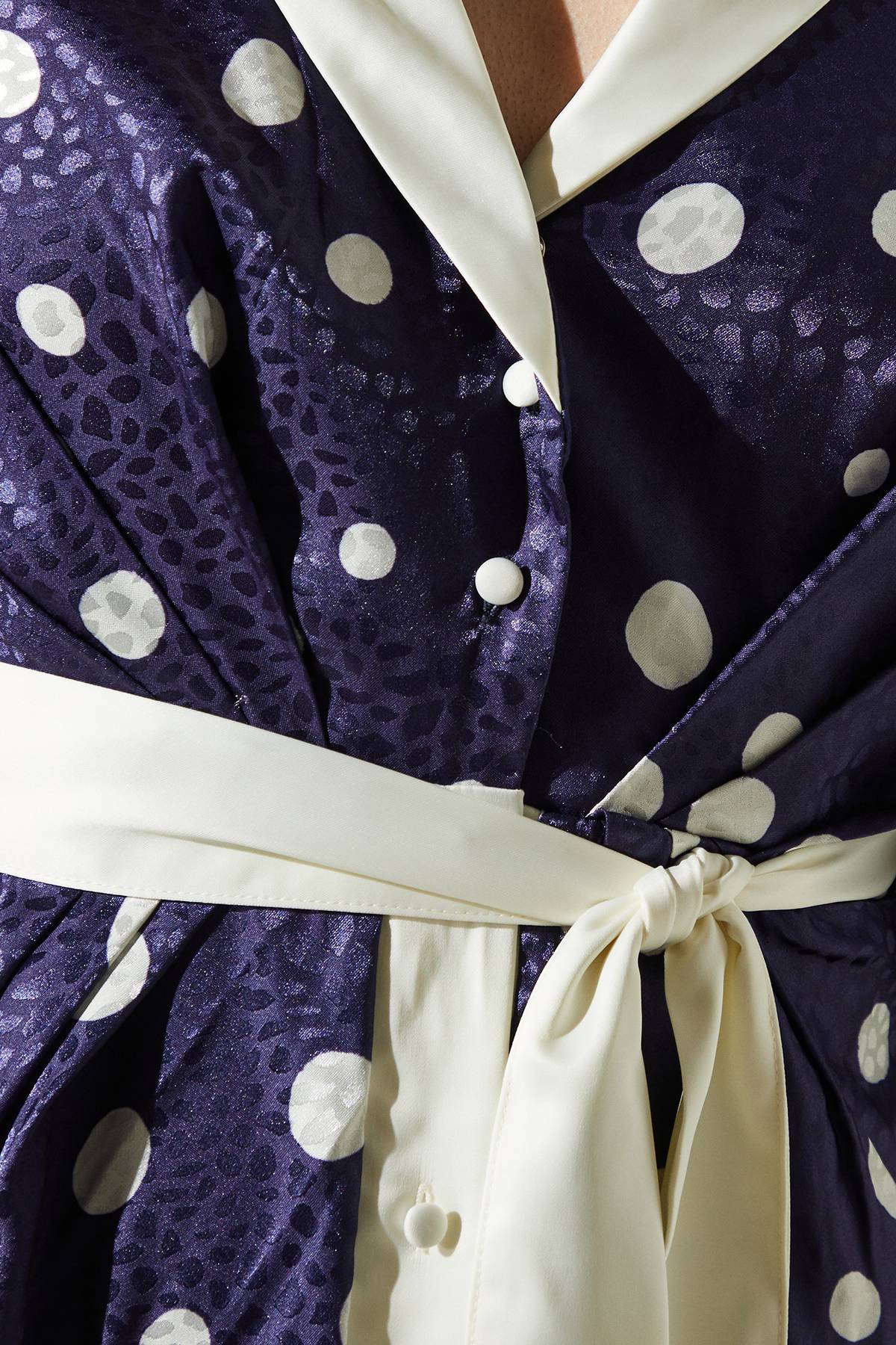 Coast Robe Portefeuille Satinée à Pois Manches Courtes