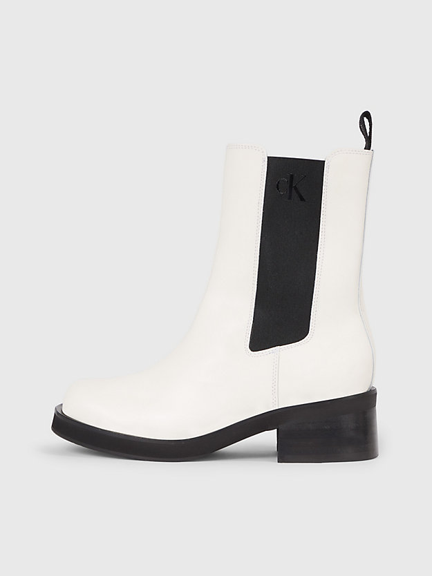 botas de couro até o tornozelo