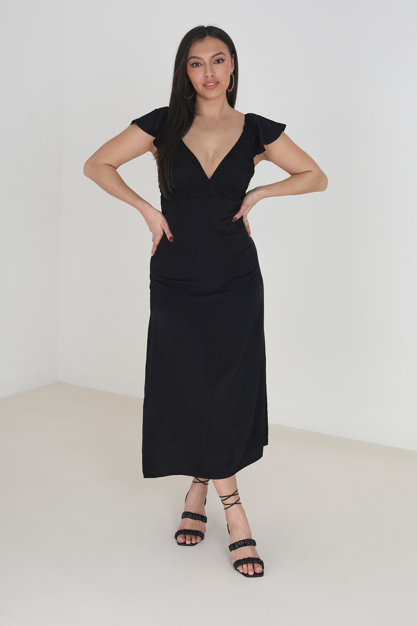 Vestido com renda e babados