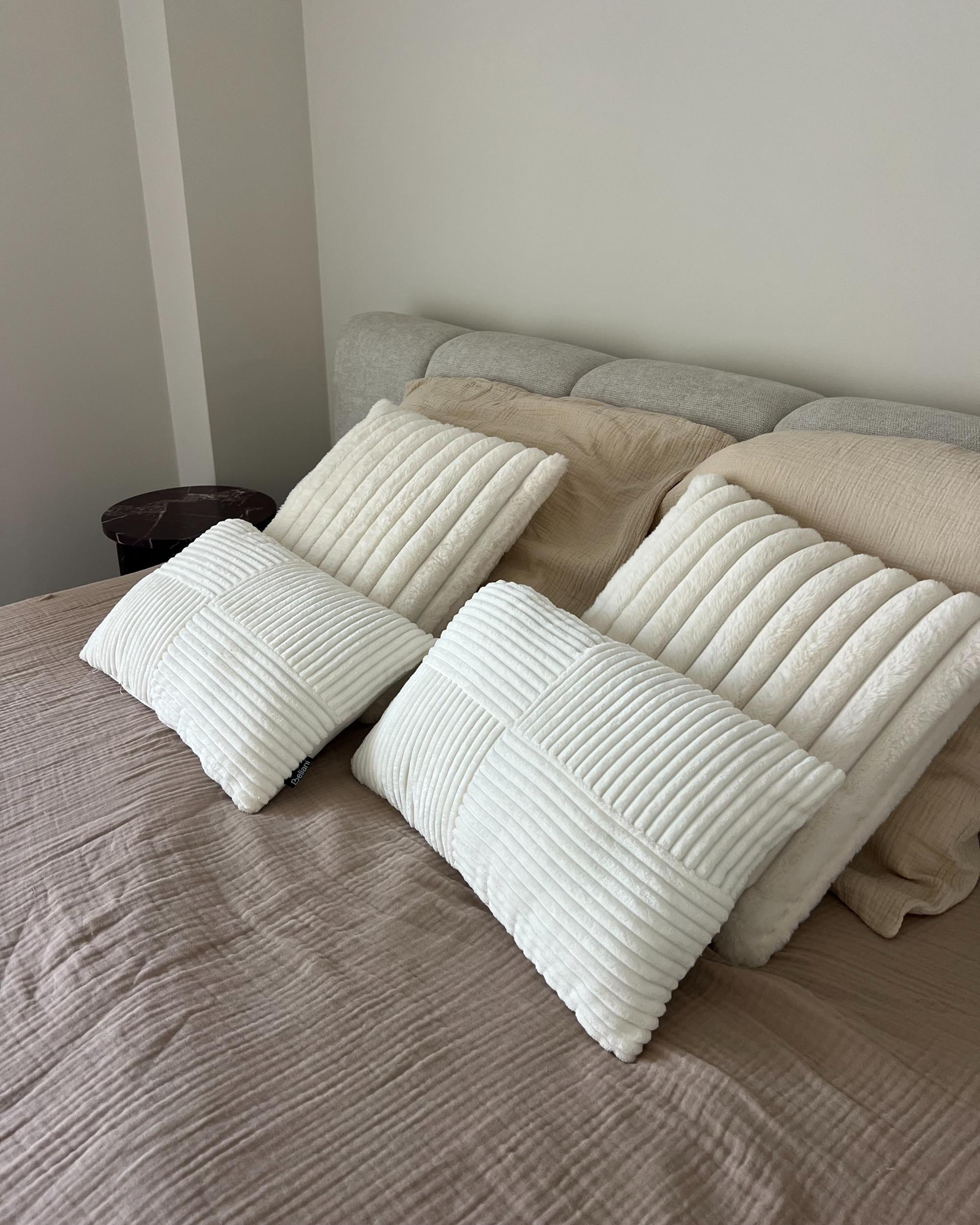 Set van 2 sierkussens MILLET Corduroy 30 x 50 cm Gebroken wit geometrisch patroon