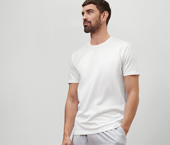 2 T-Shirts