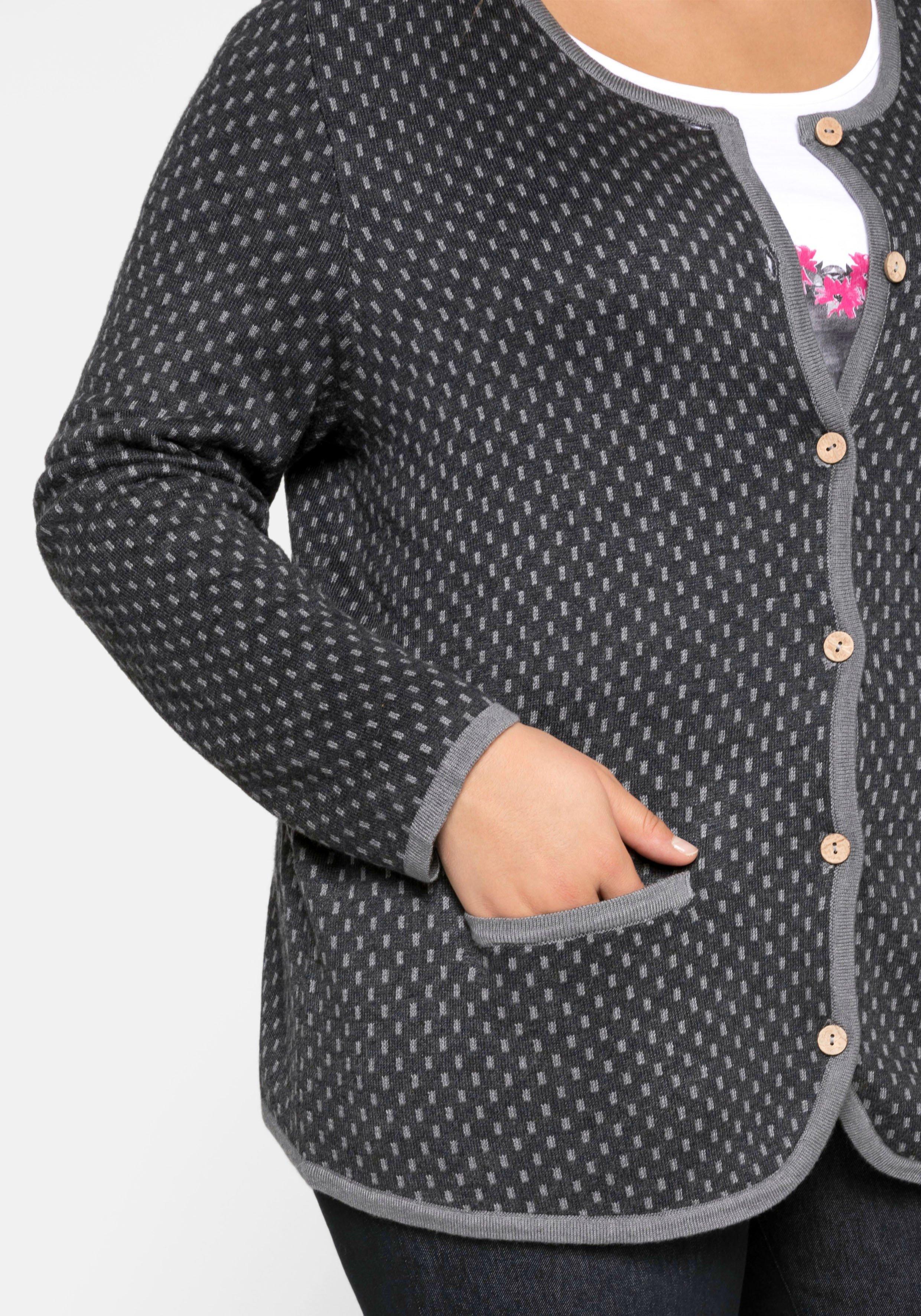 Strickjacke im Trachtenstil, Knöpfe in Holzoptik