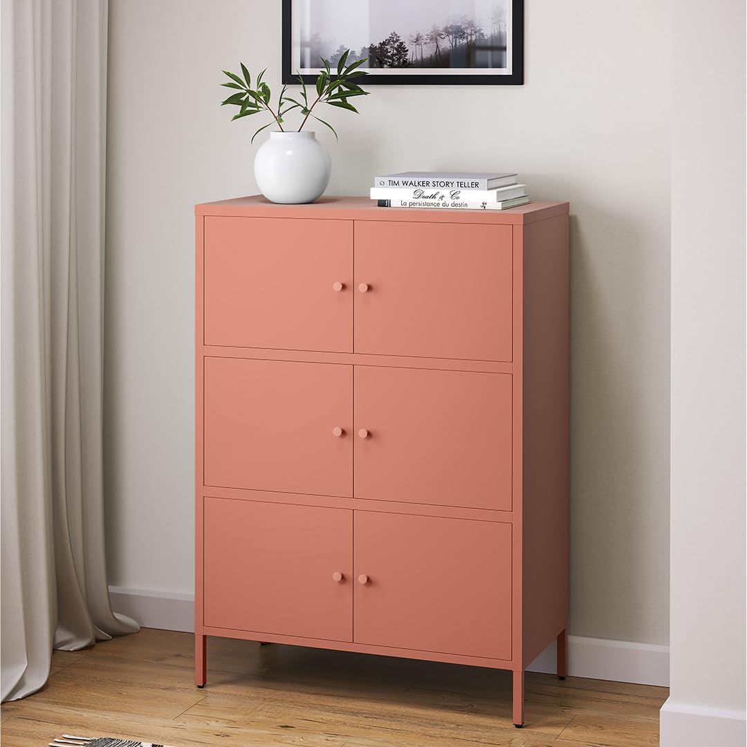 skølm Atriona Metall Kommode – Sideboard mit 3 Fächern & 6 Türen – Metallschrank in Terrakotta – Mehrzweckschrank – Highboard 80 cm breit – höhenverstellbare Füße – Aufbewahrungsschrank – Flurschrank