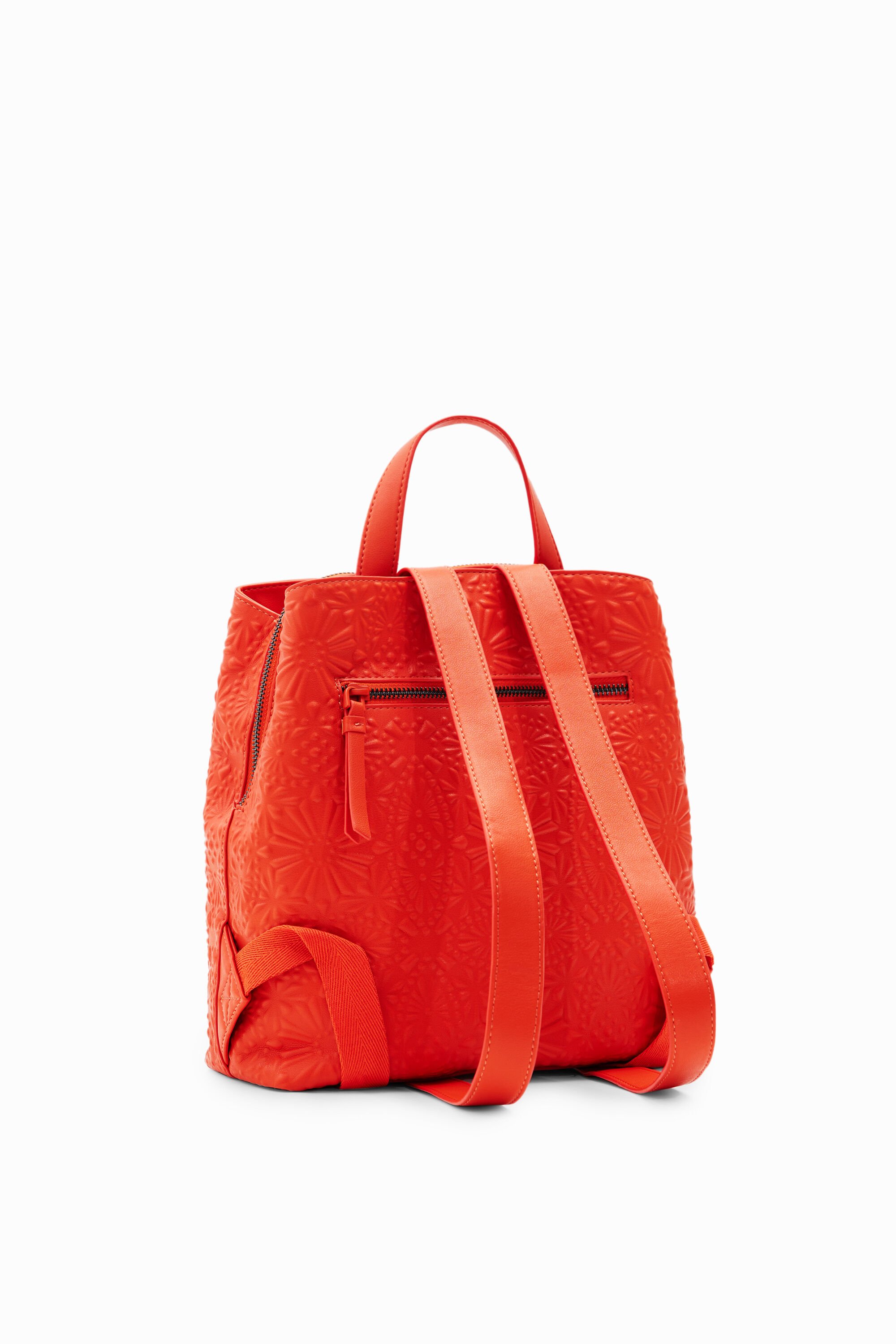 Petit sac à dos relief géométrique