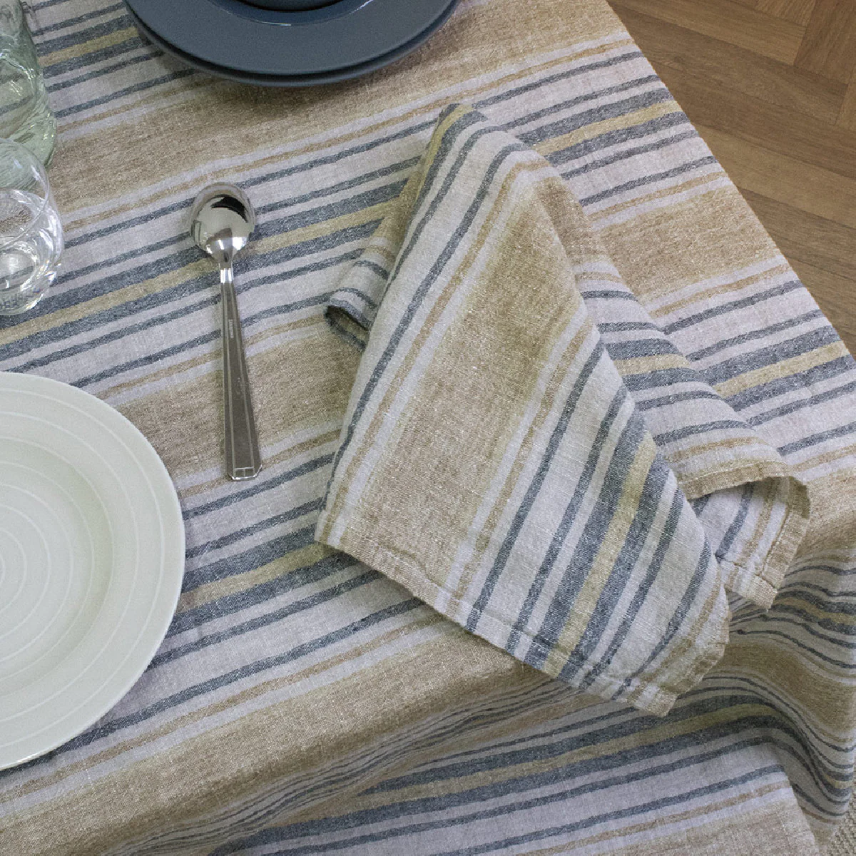 Nappe pur lin vert 155x155 Garnier Thiebaut