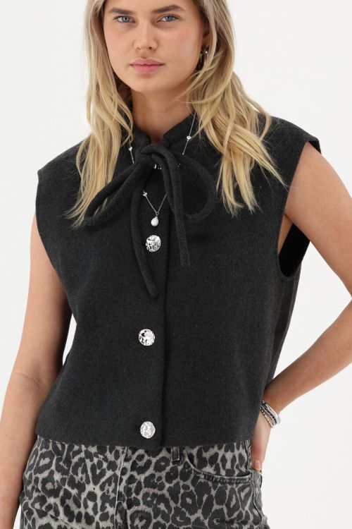 Donkergrijs wollen gilet met knopen