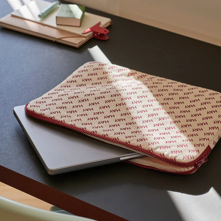 HAY - HAY Logo Laptop Cover, schwarz