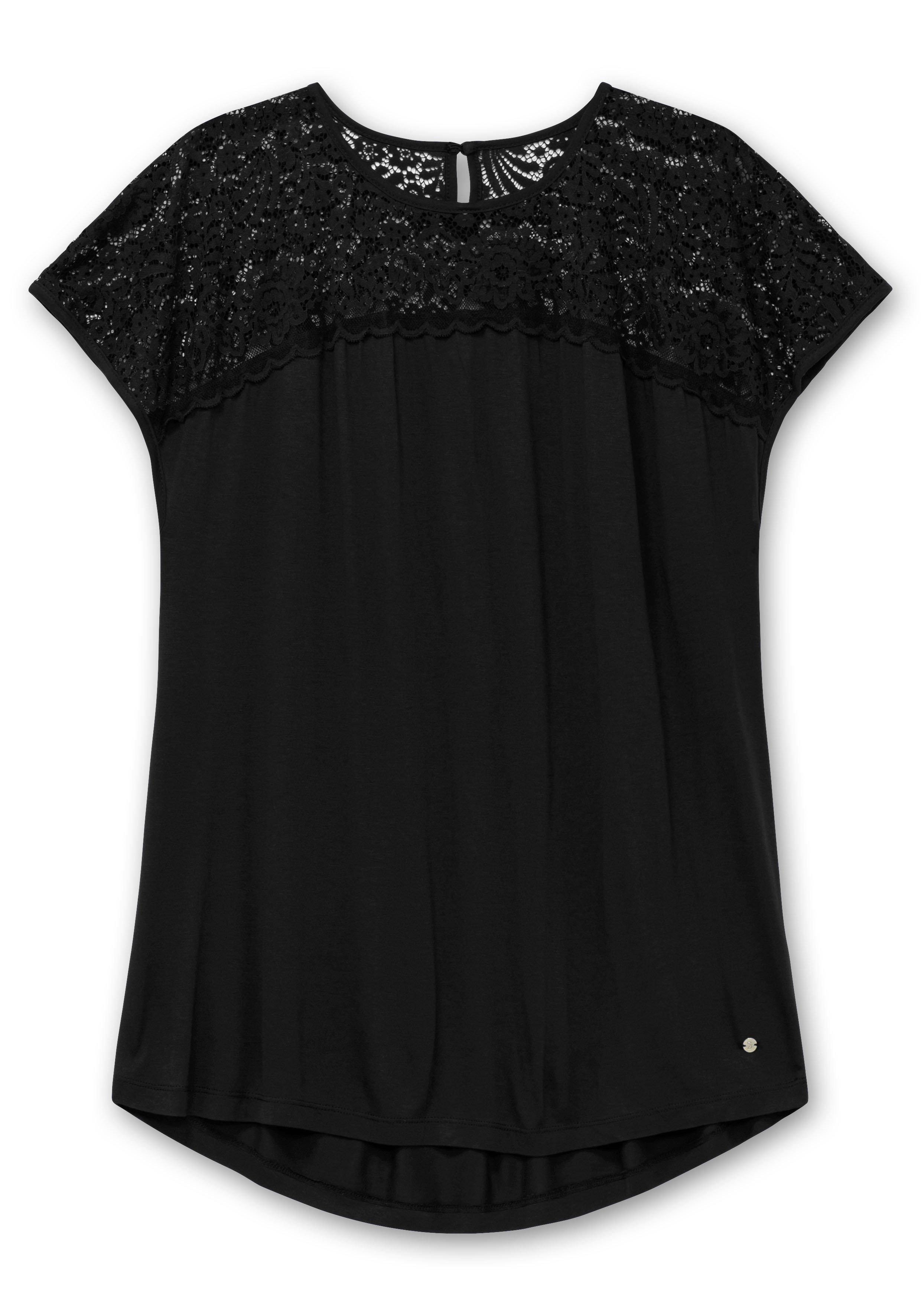 Shirt mit Spitzenpasse an der Schulterpartie