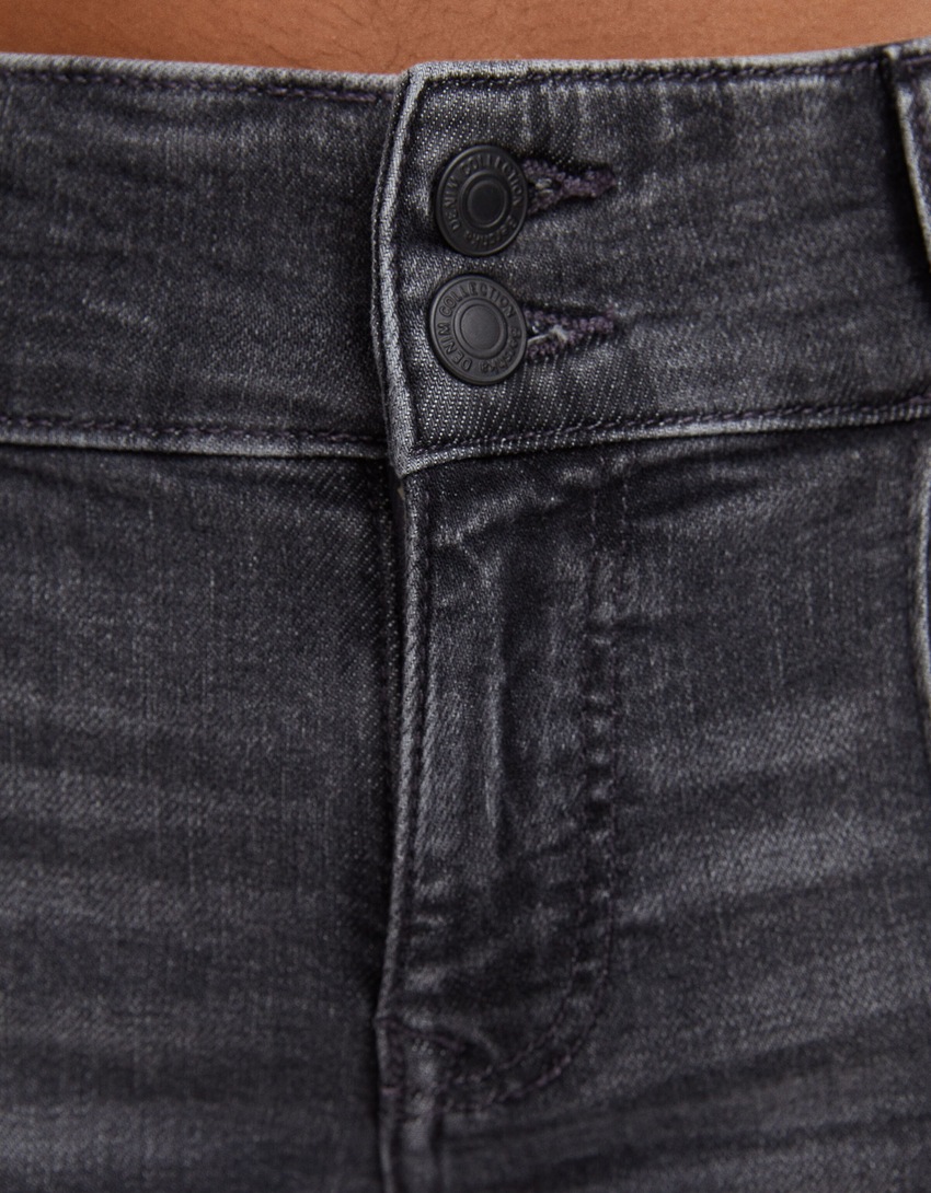 calça jeans bootcut de cintura baixa
