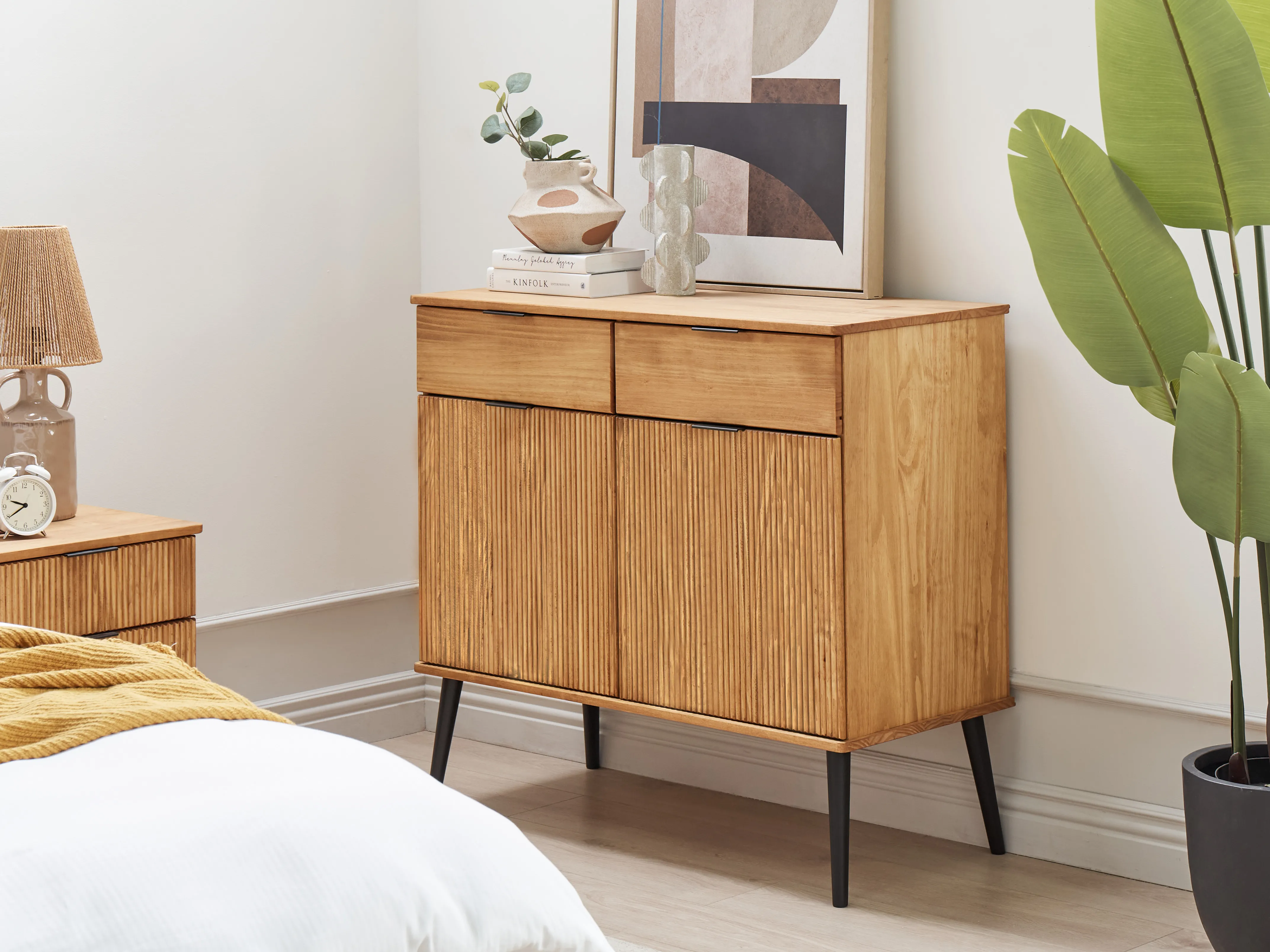 Dressoir met 2 deuren TIMMINS Dennenhout Bruin