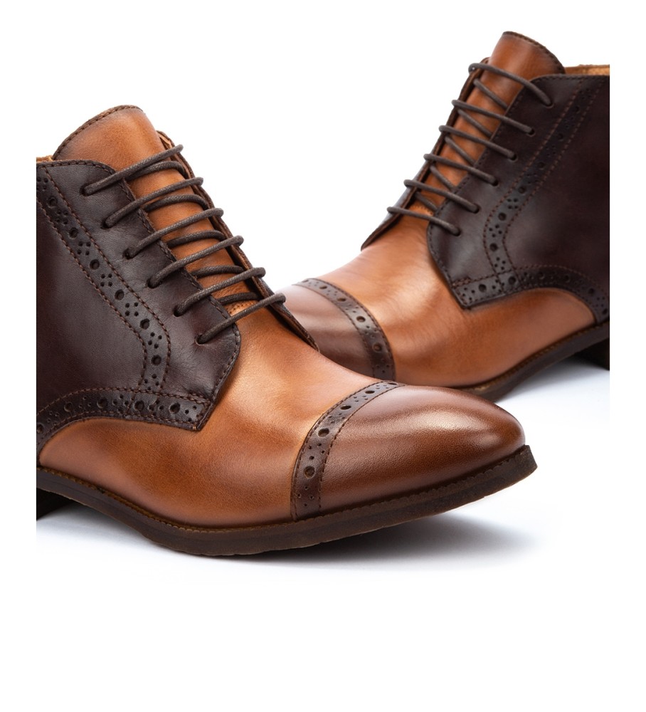 Botas de tornozelo Pikolinos Royal em couro marrom