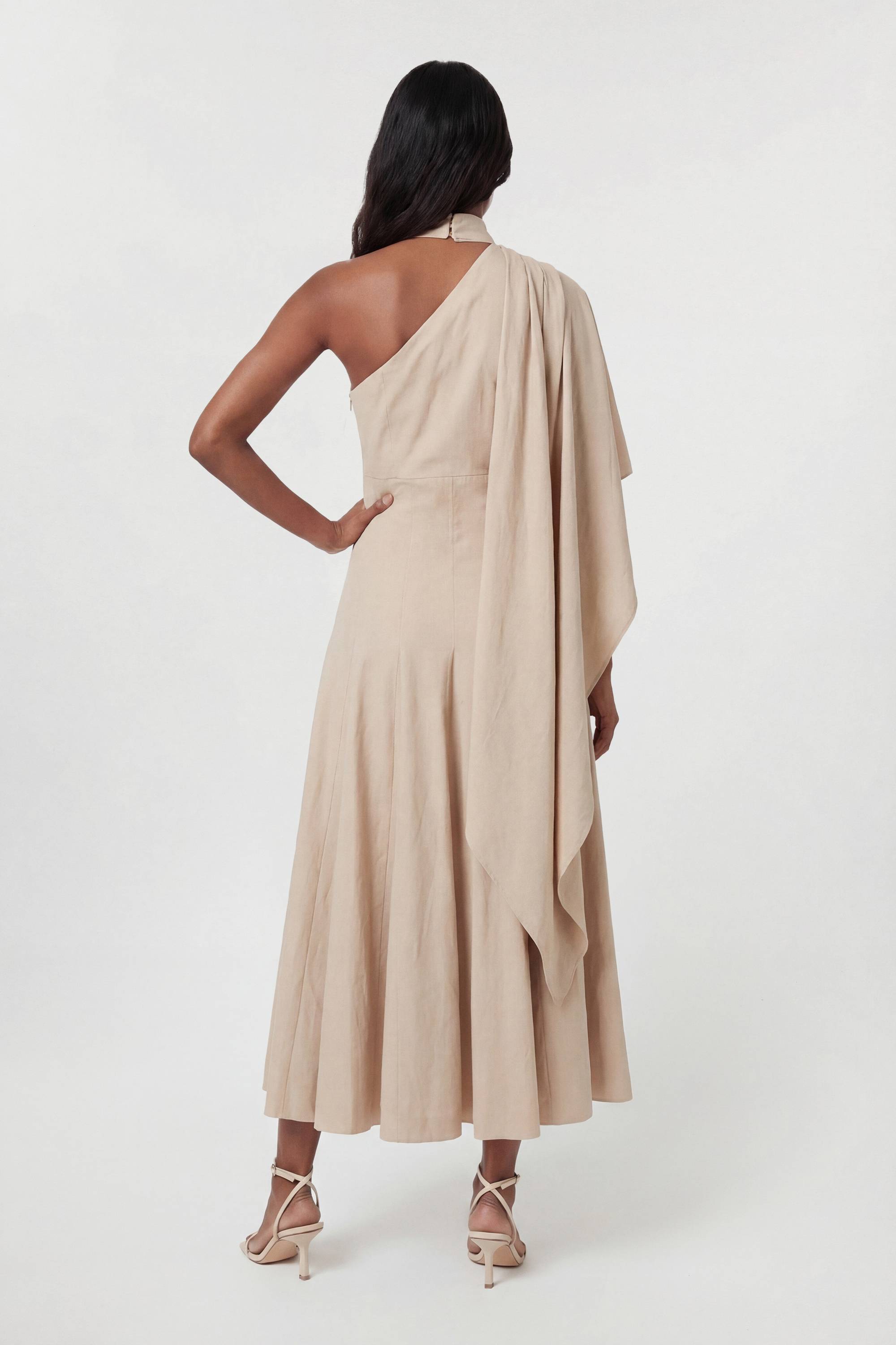 KarenMillen Robe Midi Premium Ajustée En Lin À Col Montant Et Épaule Asymétrique