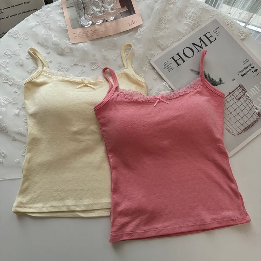 Alfie - Gewatteerde camisole top met kanten strikaccent