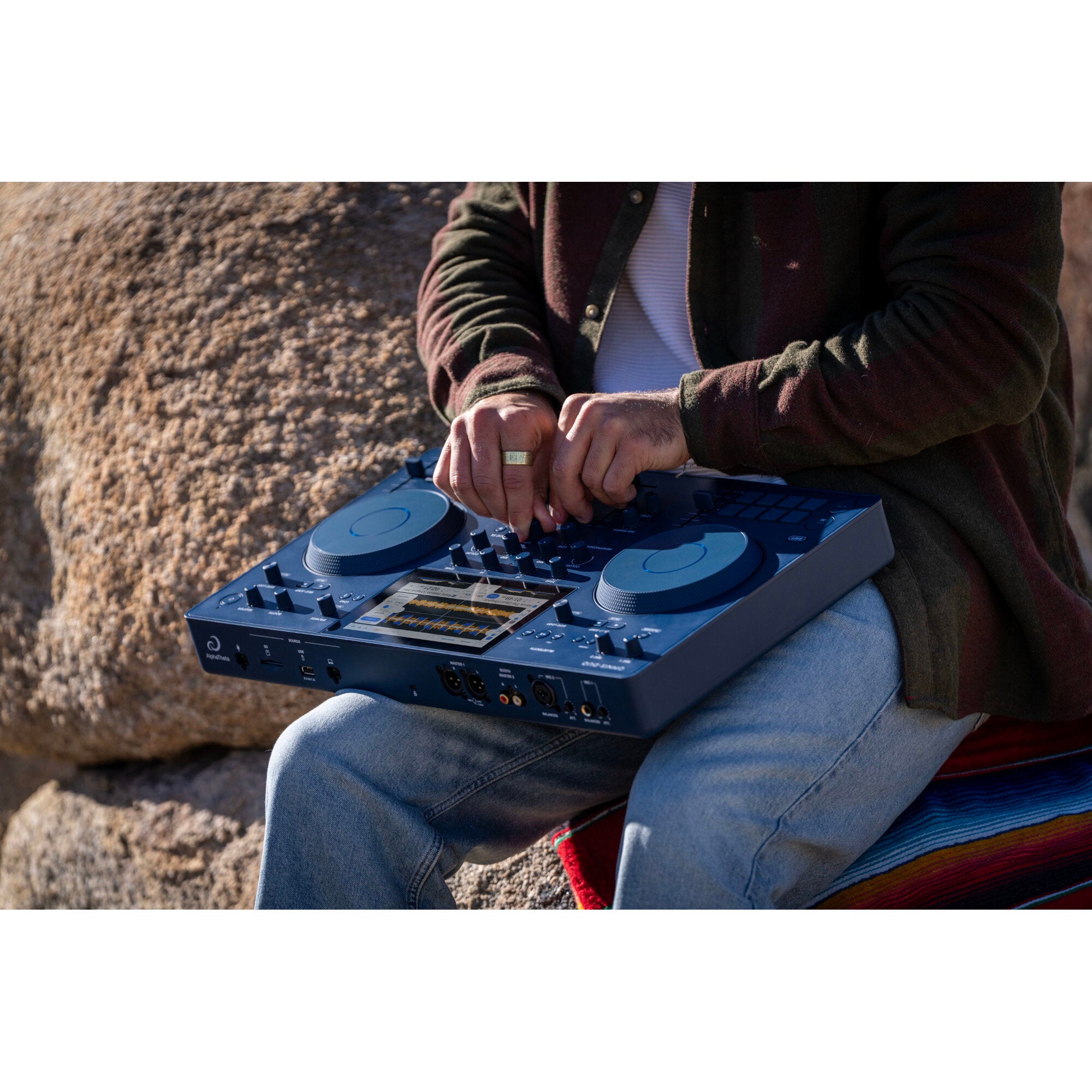 AlphaTheta Omnis-Duo all-in-one mobiel DJ-systeem