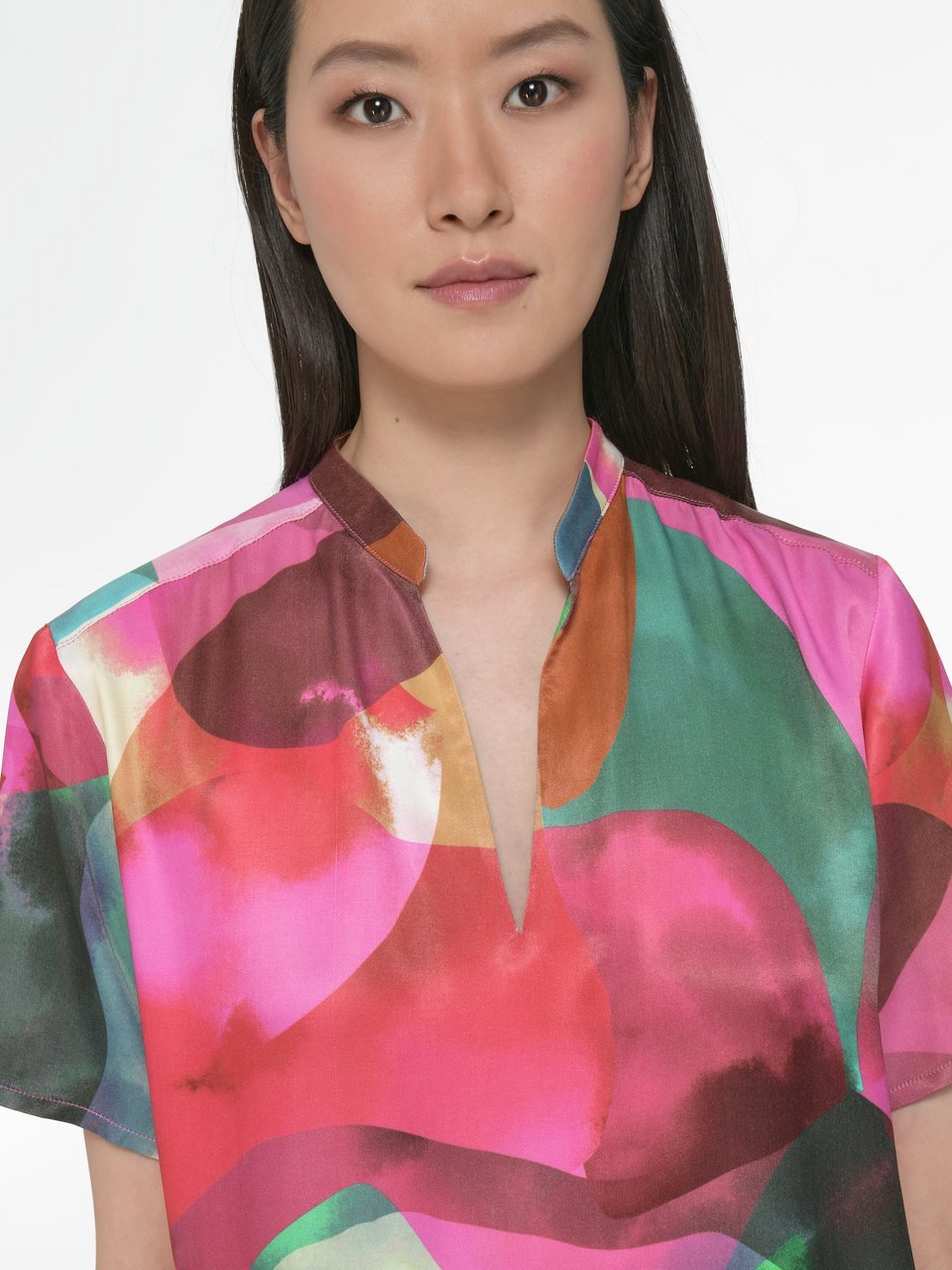Kleid mit V-Ausschnitt