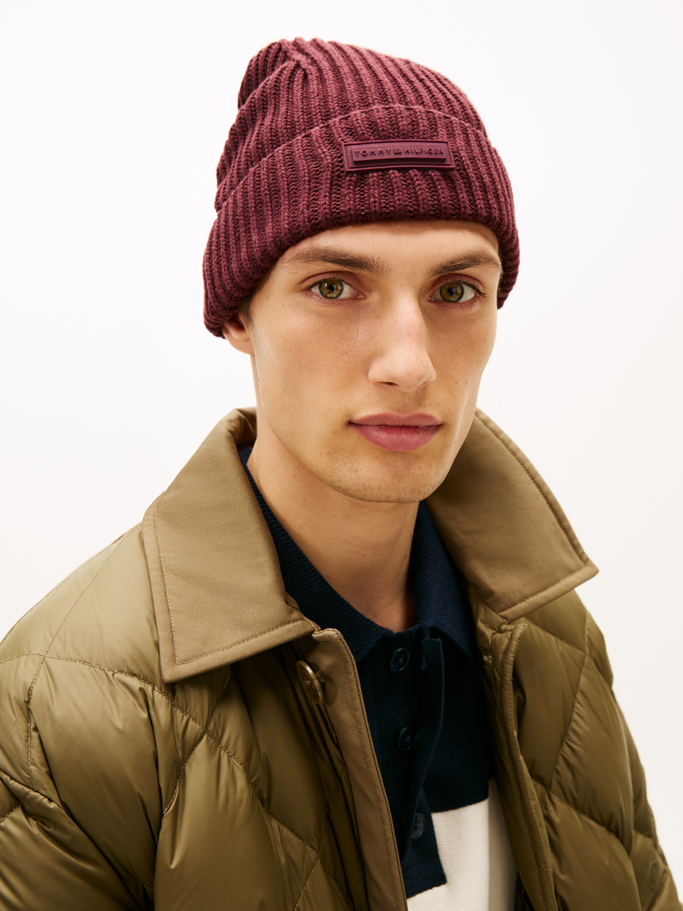 Tommy Hilfiger Beanie »TH FOUNDATION« Strick, mit gummiertem Logo und Wolle