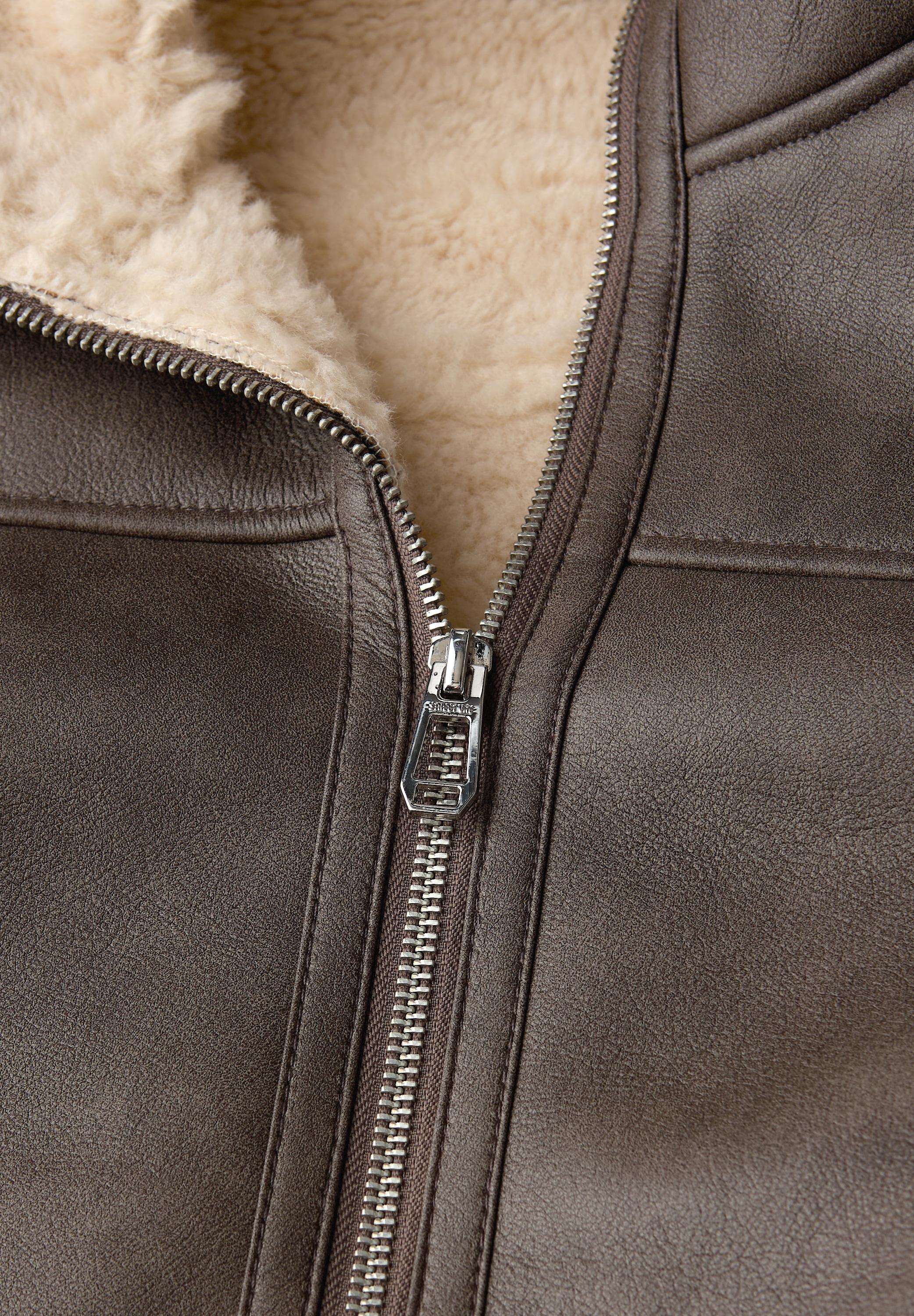STREET ONE Lederimitatjacke mitKapuze im Leder-Look und mit Fake Fur Details