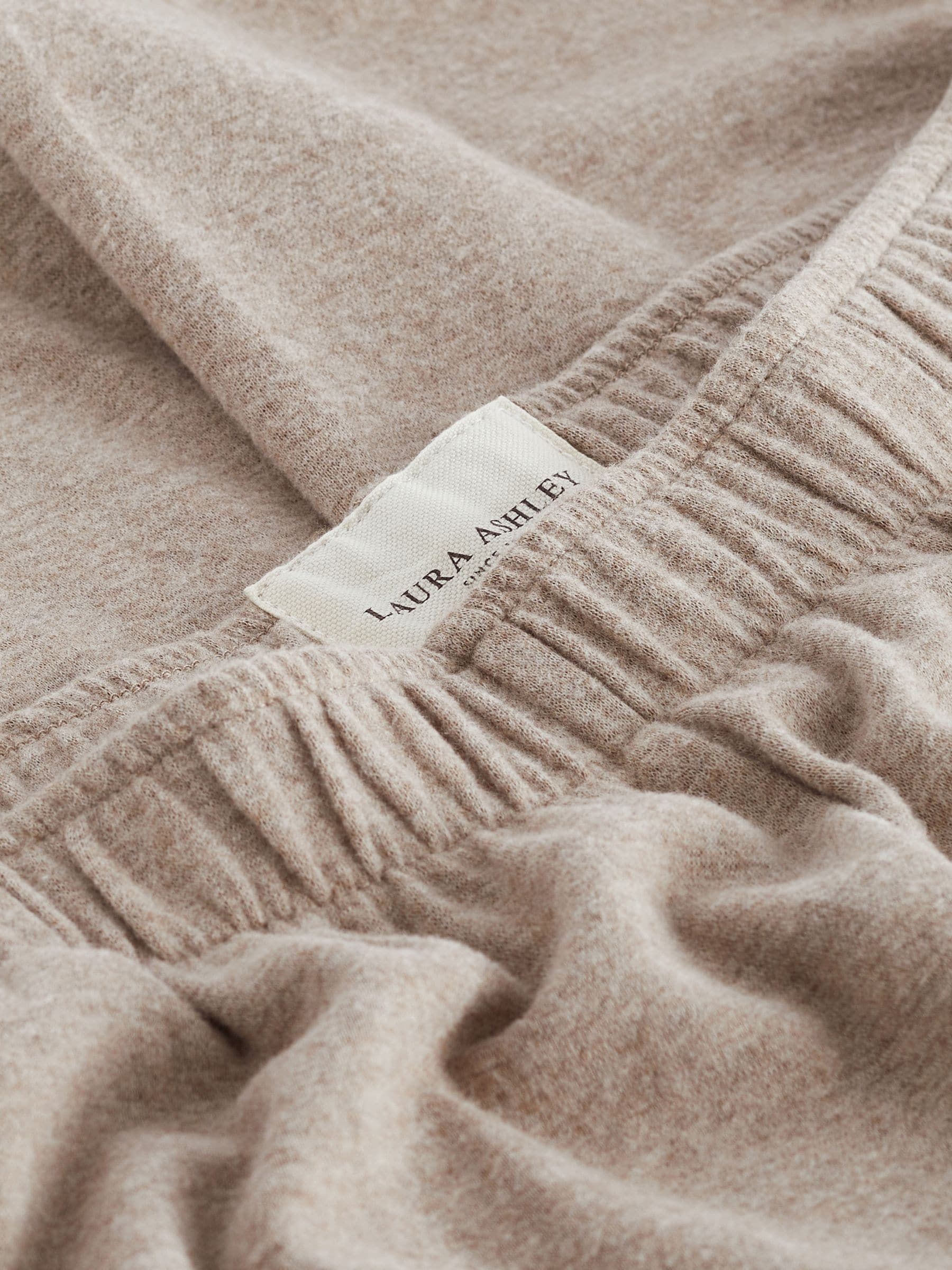 Moutkleurig - Laura Ashley gebreide loungebroek