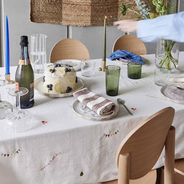 OYOY Birthday tafelkleed 140x260 offwhite