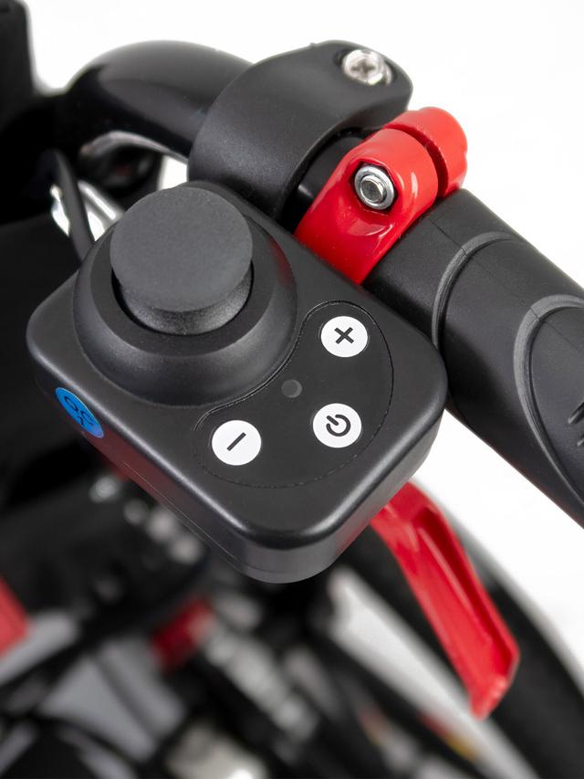 Robuster Elektrorollstuhl mit 20 km Reichweite und flexiblen Antriebsmodi