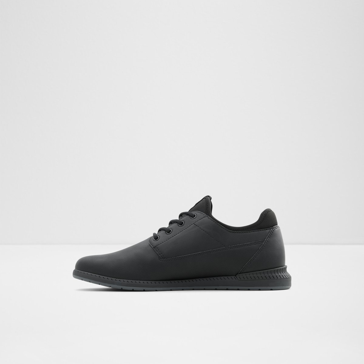Bluffers-wr Black Synthetic Embossed Men Low top