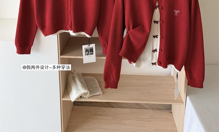 Dute - Mock tweedelig vest met ronde hals en strikborduursel