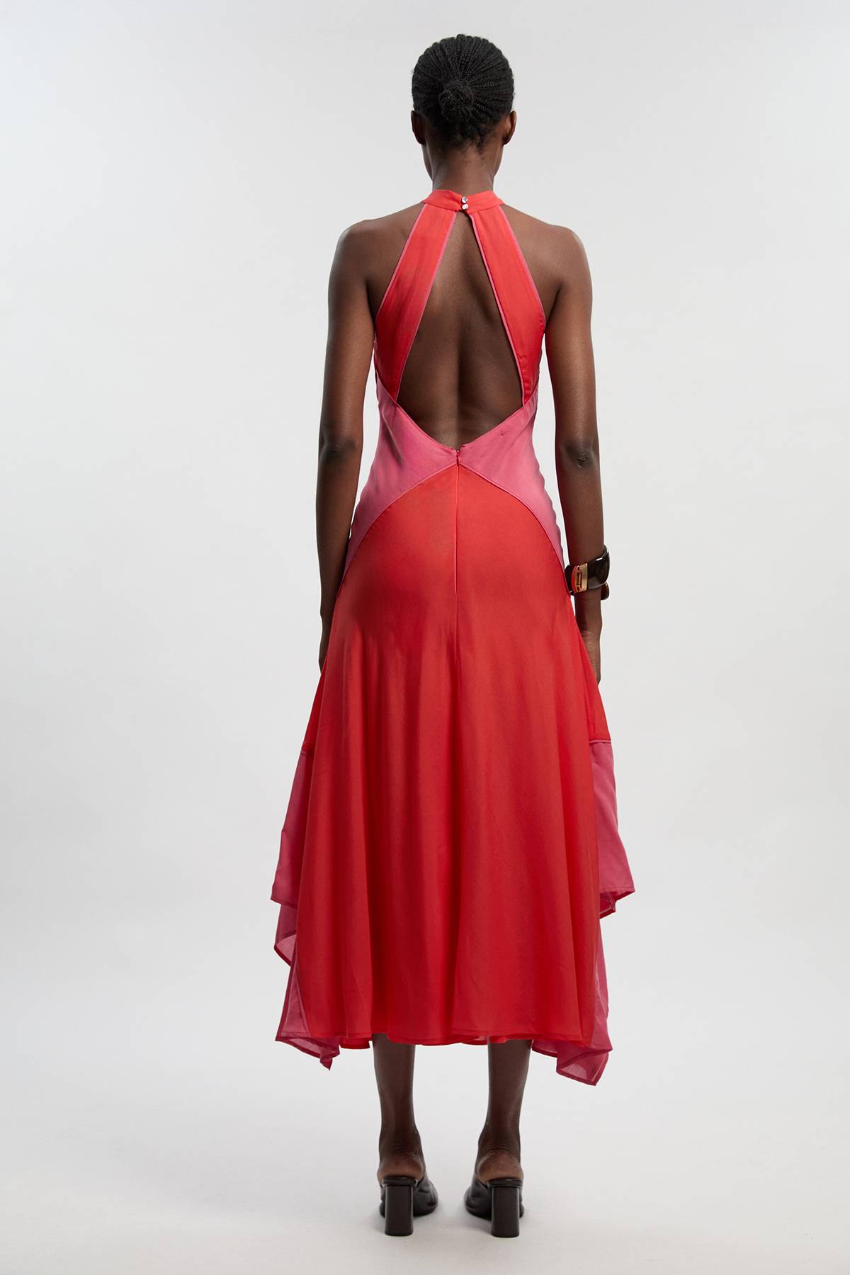 KarenMillen Robe Maxi Tissée à Encolure Licou en Tencel Fluide à Blocs de Couleur