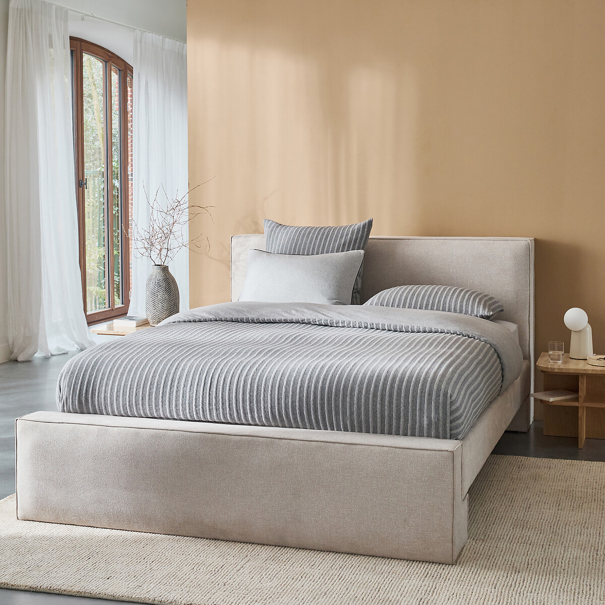 LA REDOUTE INTERIEURS<br>Cama estofada com estrado de ripas, Arry