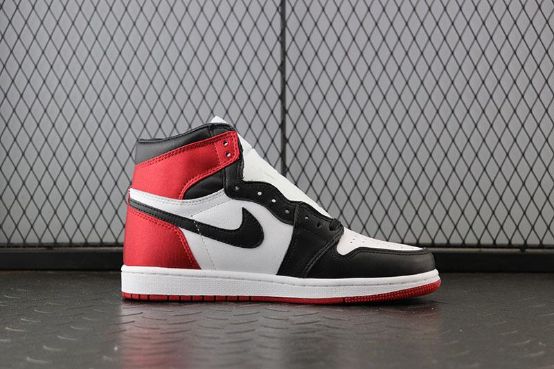 Jordan 1 Retro Black Toe（2016）