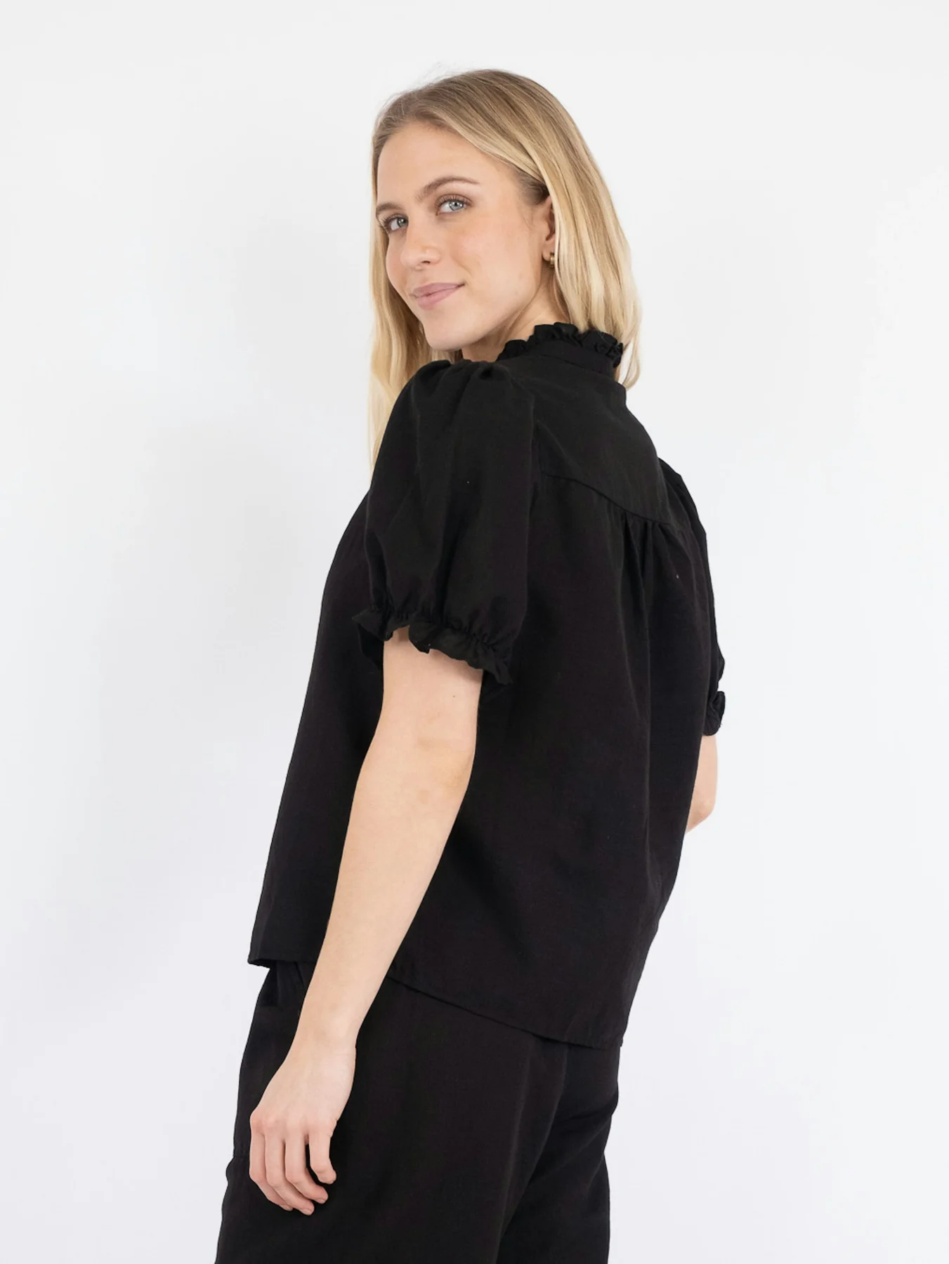 Neo Noir Odesa Linen Blouse black