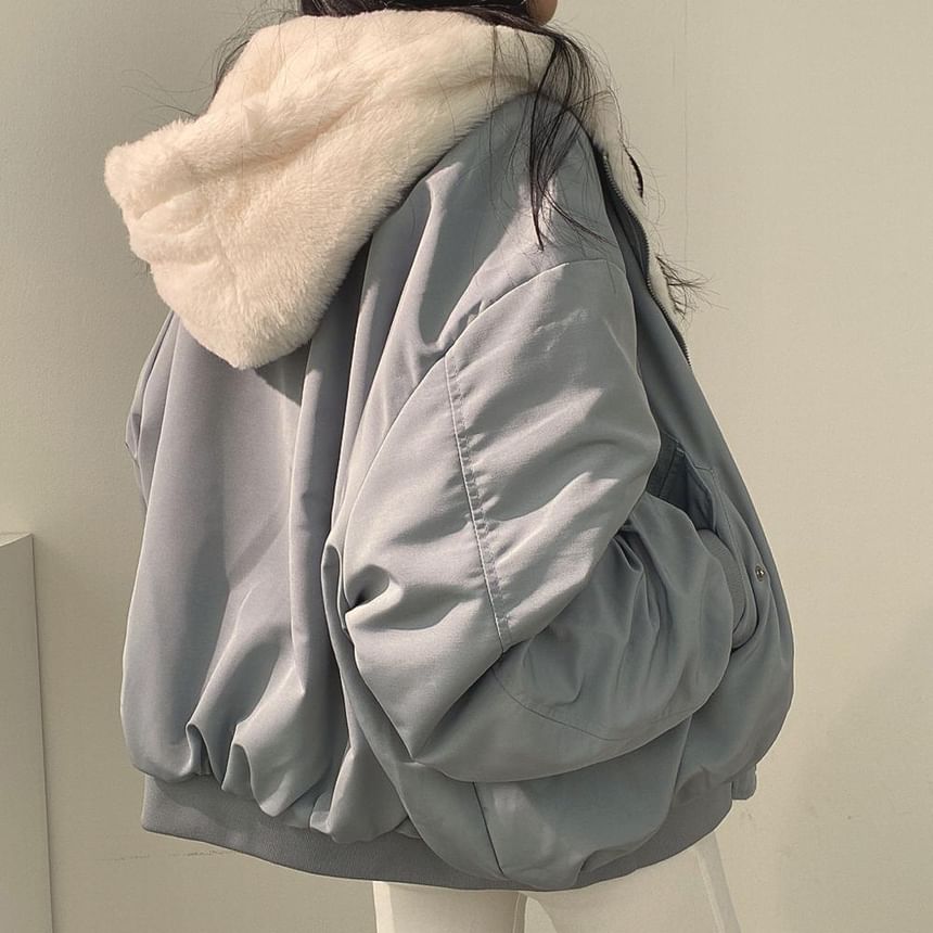 Janerium - Oversized, pluizige jas met capuchon en rits