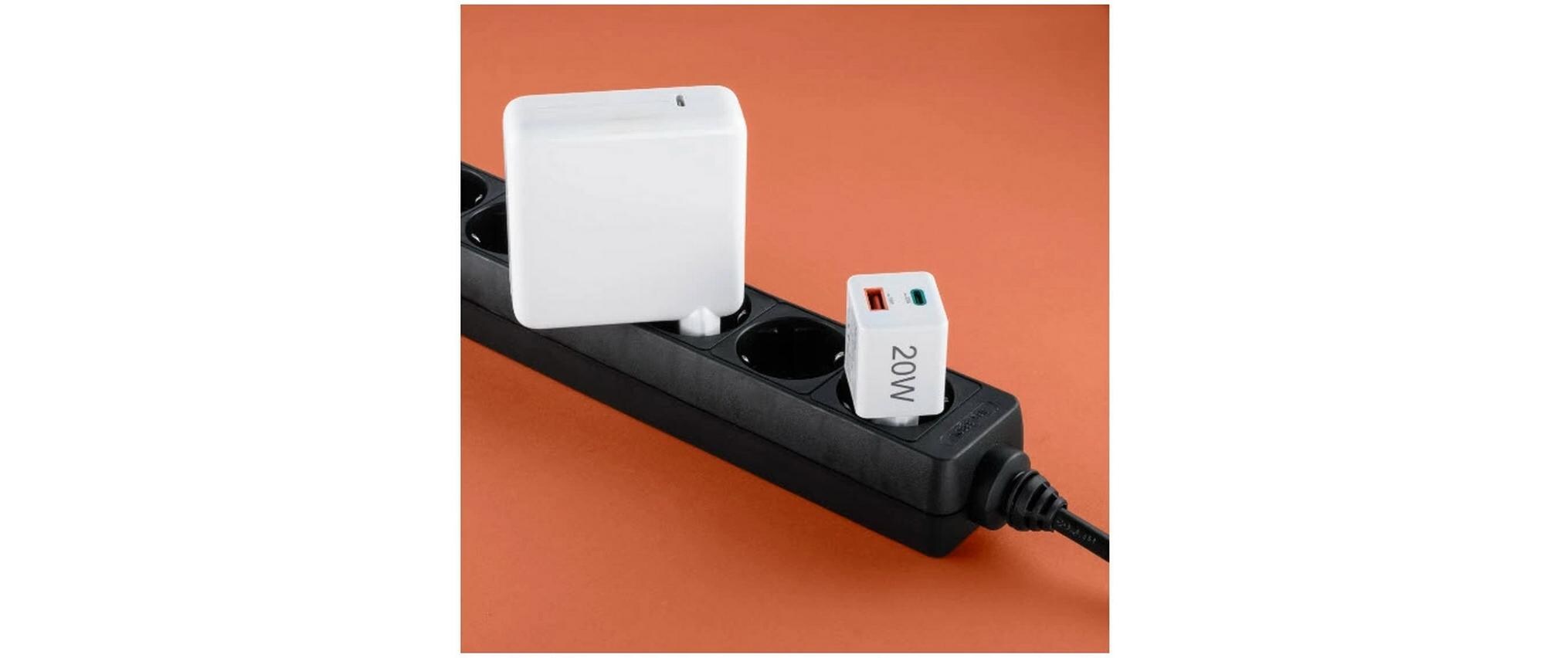 USB-Wandladegerät Gan charger USB-A USB-C 20 W WeissSchnellladegerät mit 1x USB-C und 1x USB-A