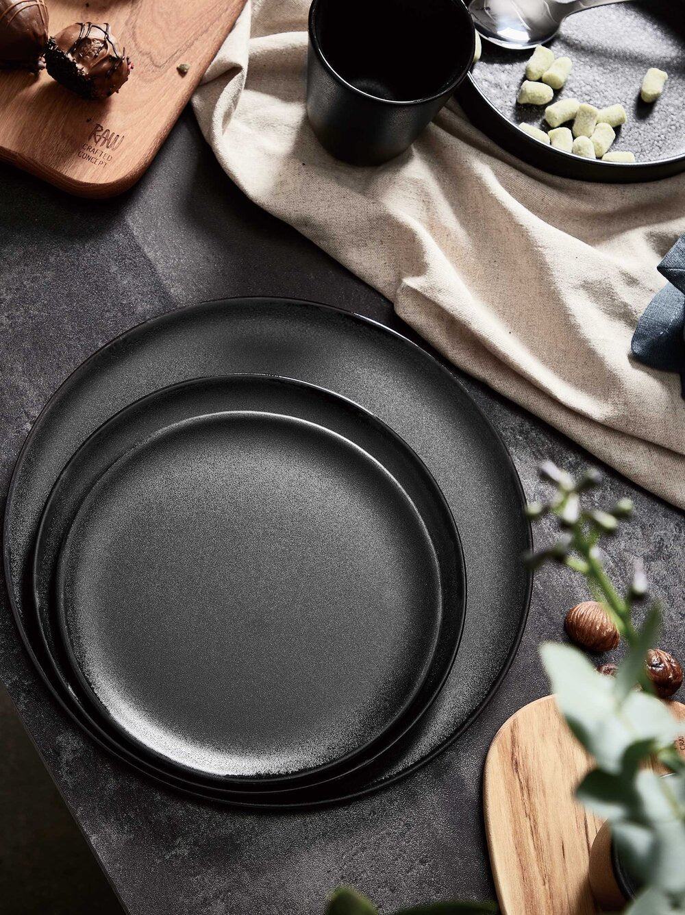 RAW  Desserttallerken, Titanium Black - Ø20 cm.
