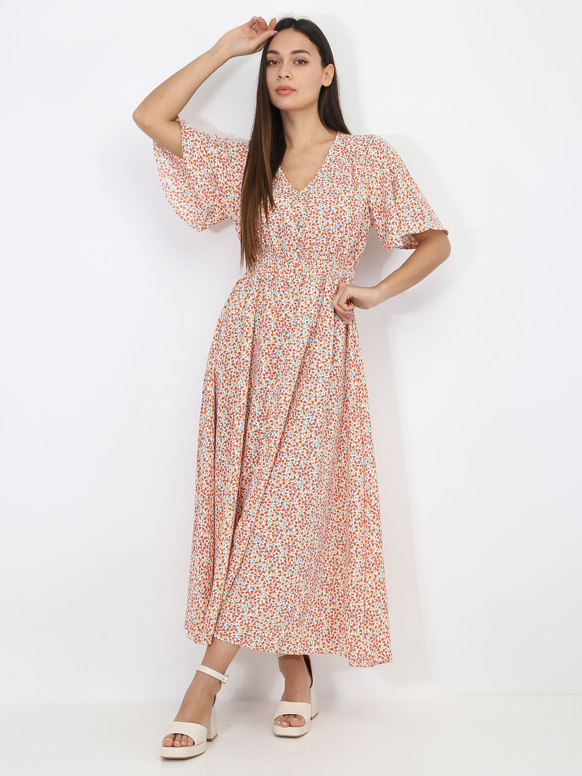 Robe longue fendue à pois et smockée- beige_multicolore